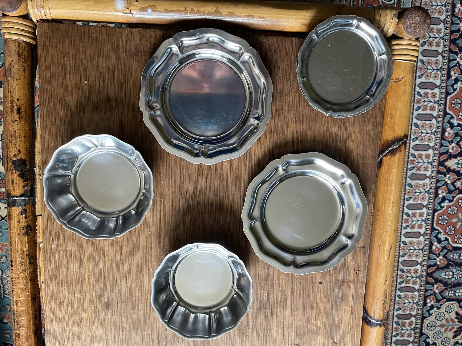 Set of stainless steel dishes