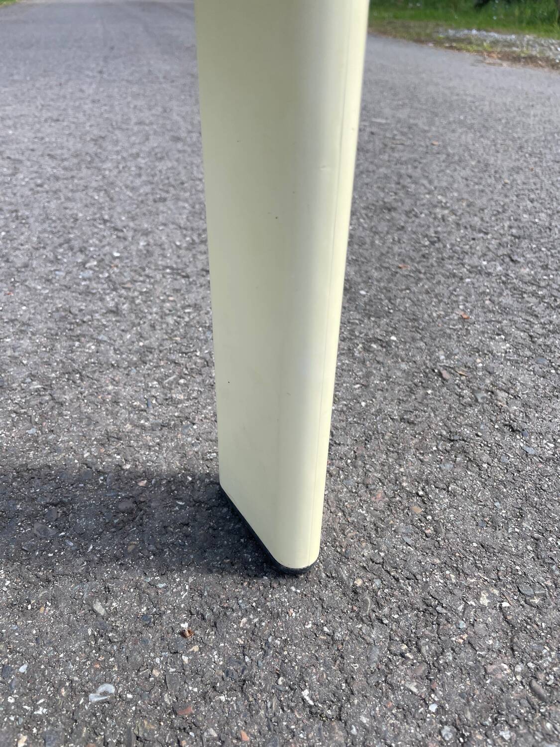 Tabouret blanc et beige Tatay 1960