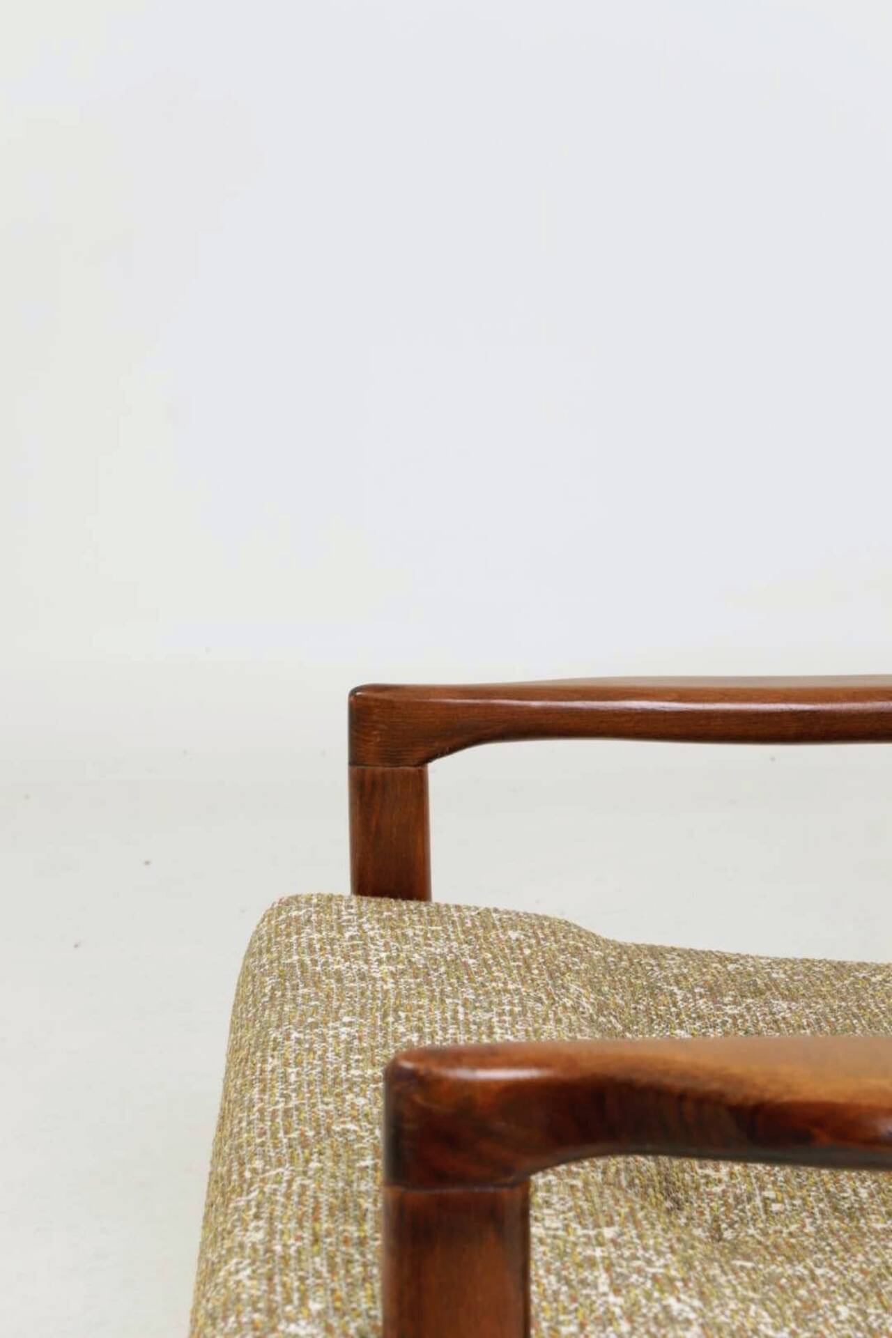 Fauteuil vintage en tissu chiné beige moutarde et olive, Pologne 1960