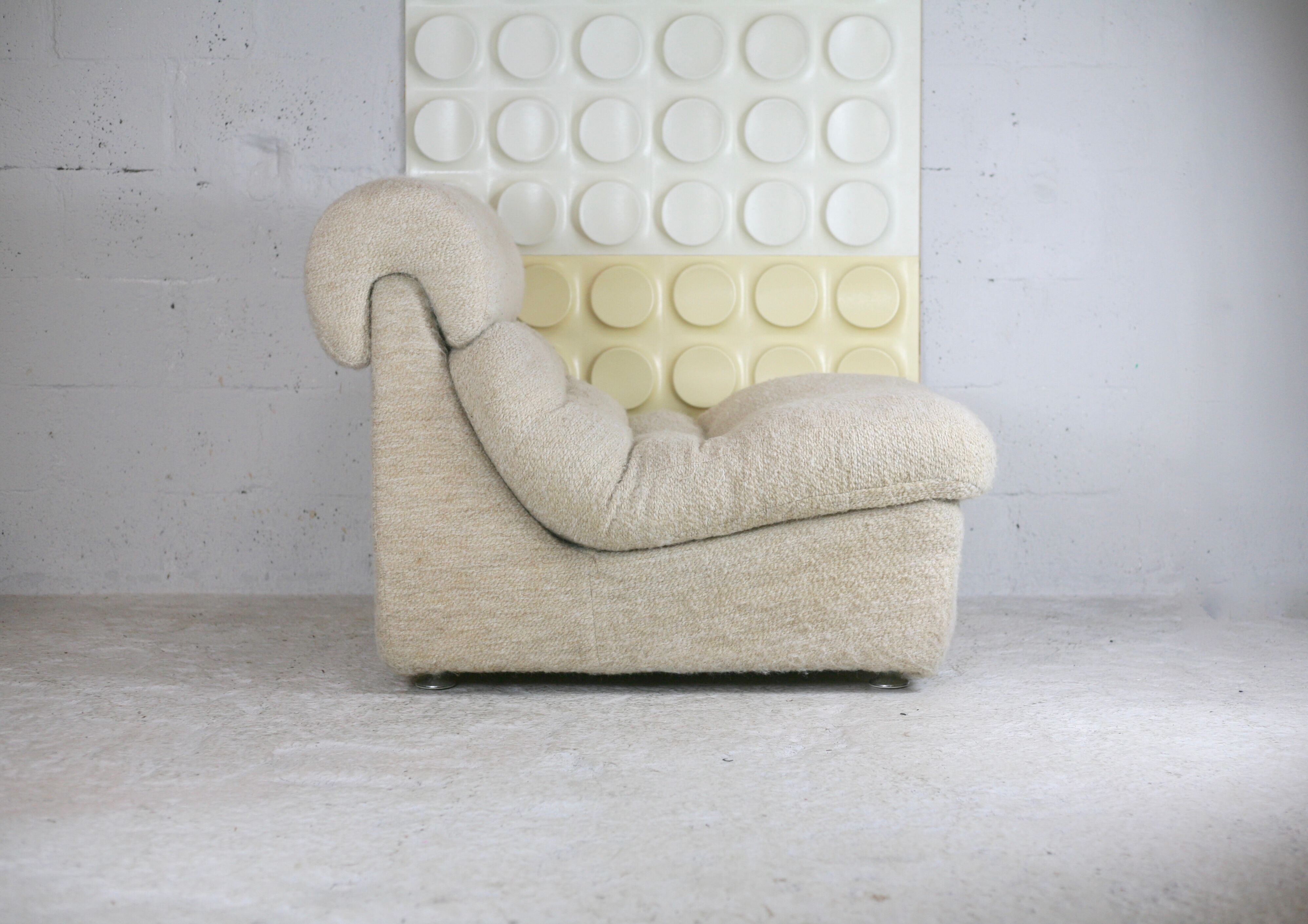 Chair "Space Age" in unbleached wool, France, circa 1970