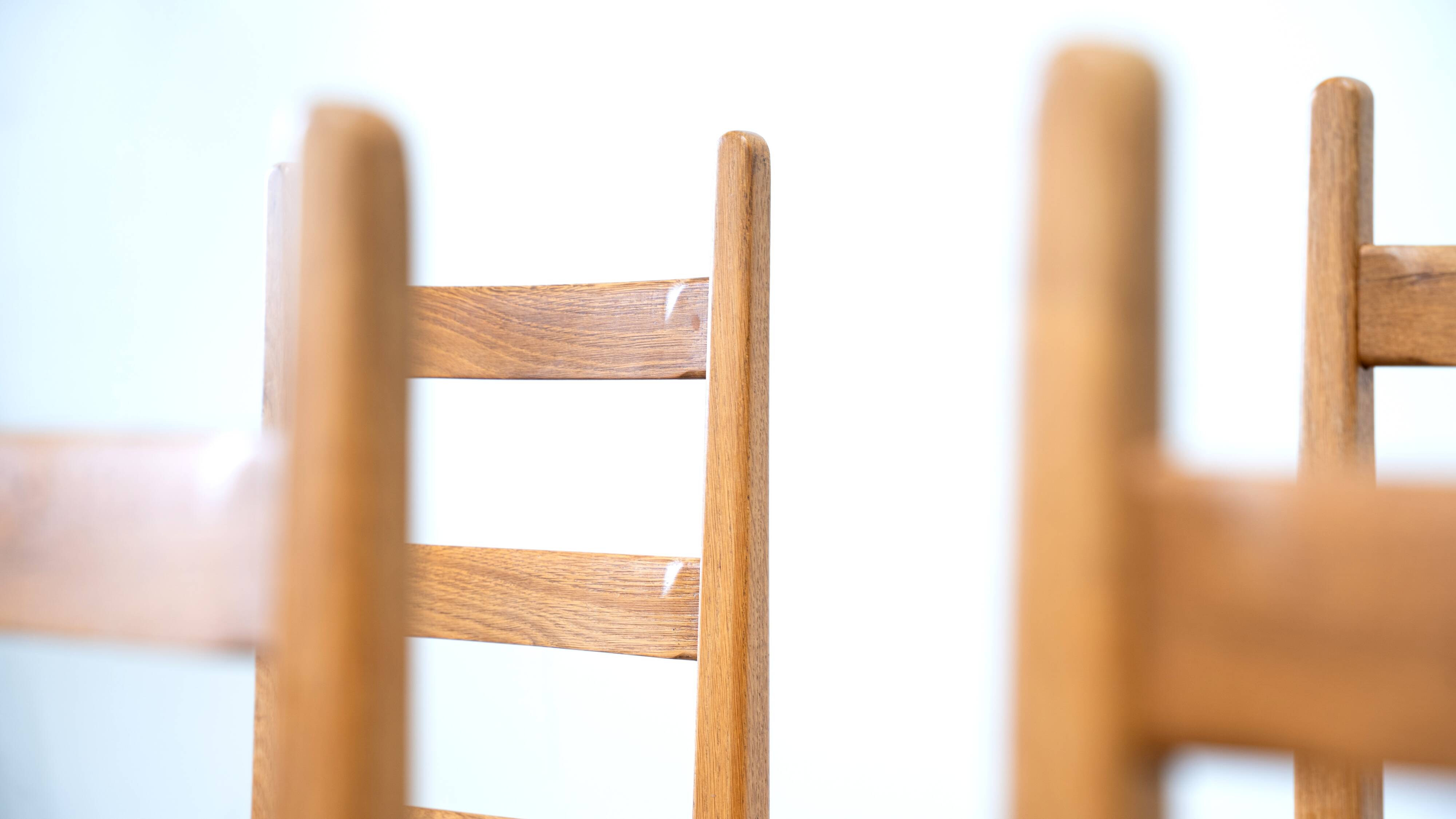 Ensemble de six chaises de salle à manger françaises à dossier haut