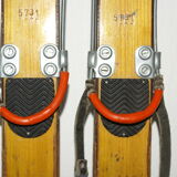 Paire de skis des années 60 en bois  - complets