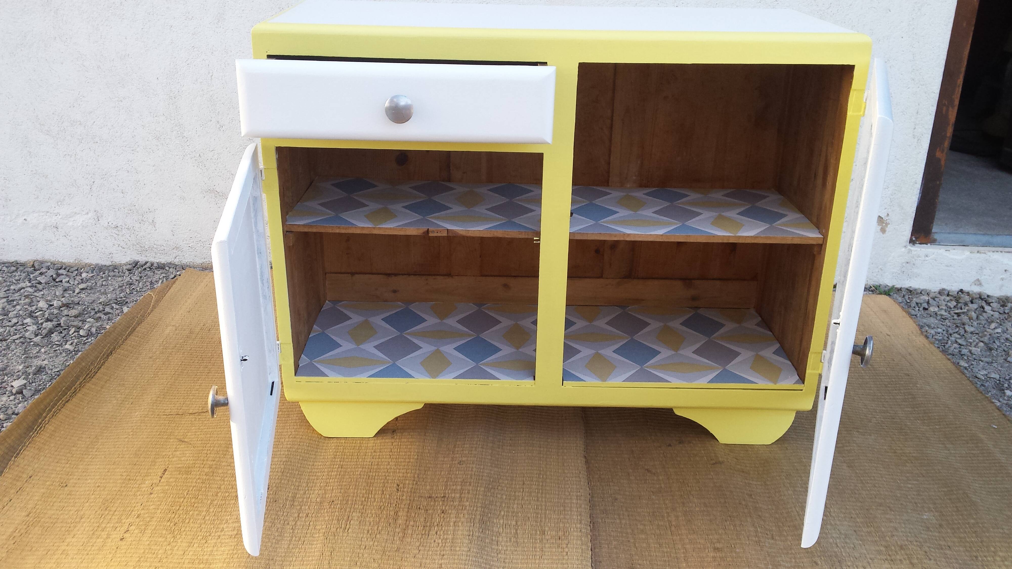 Honey-coloured mado buffet