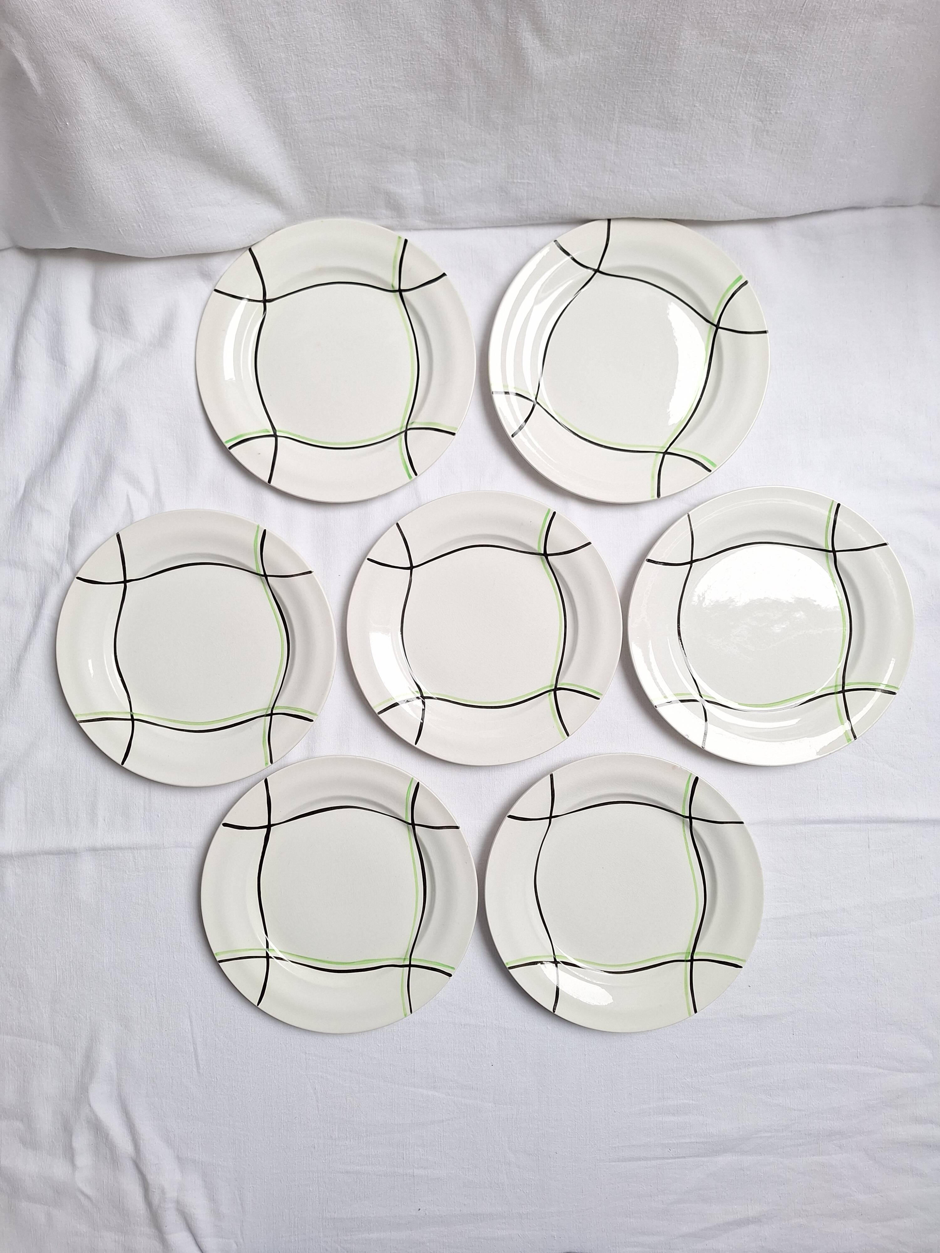 Flat plates St Amand model Bayonne white, green, and black.