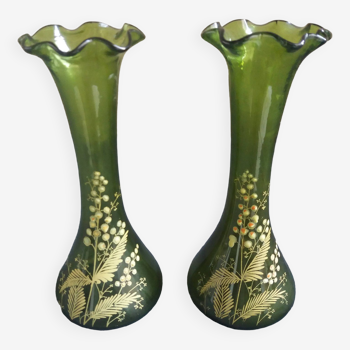 Paire de vases emailles "décor floral"