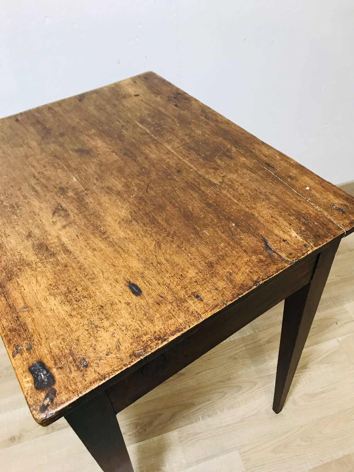 Wooden desk table
