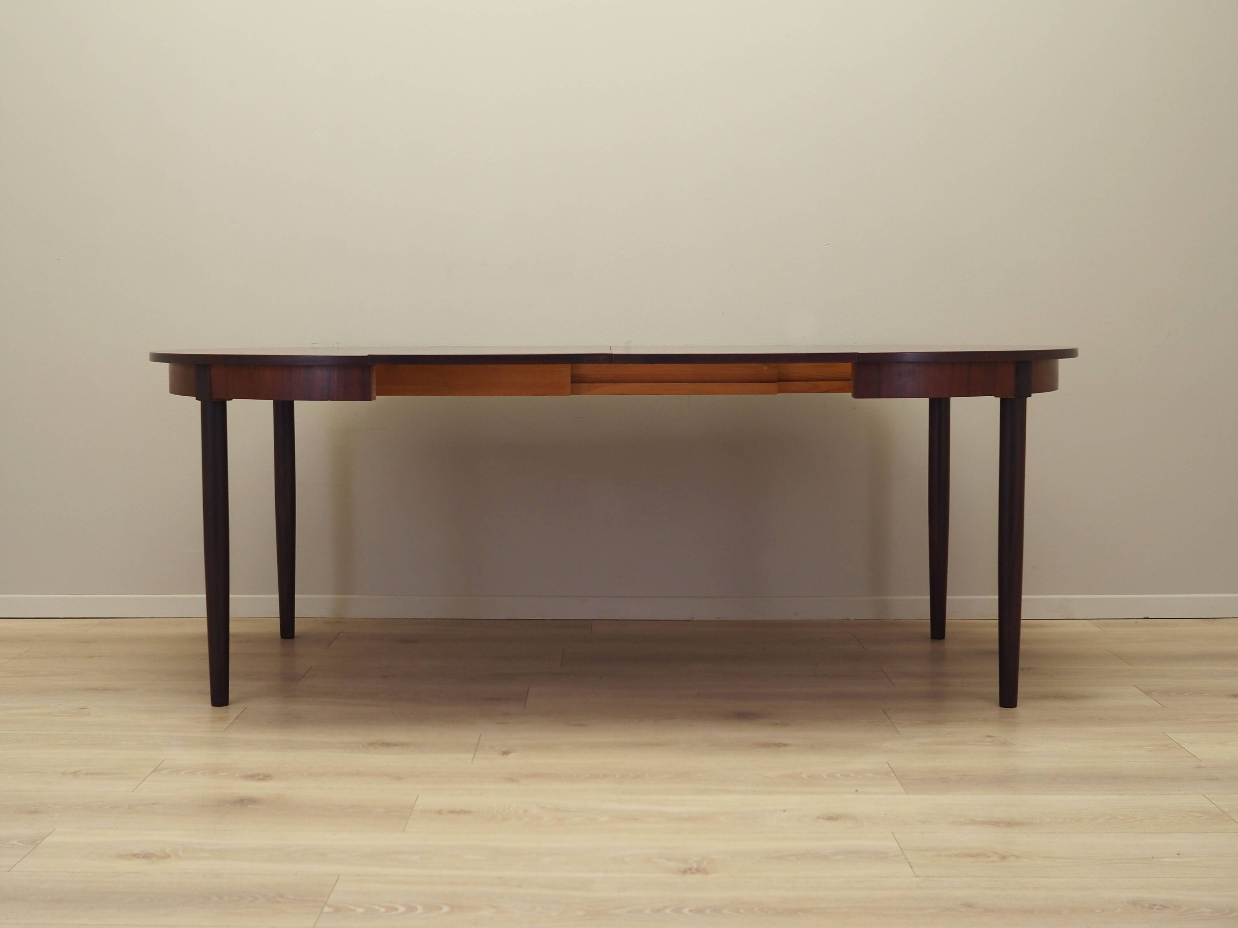 Table ronde en palissandre, design danois, années 1970, production : Danemark