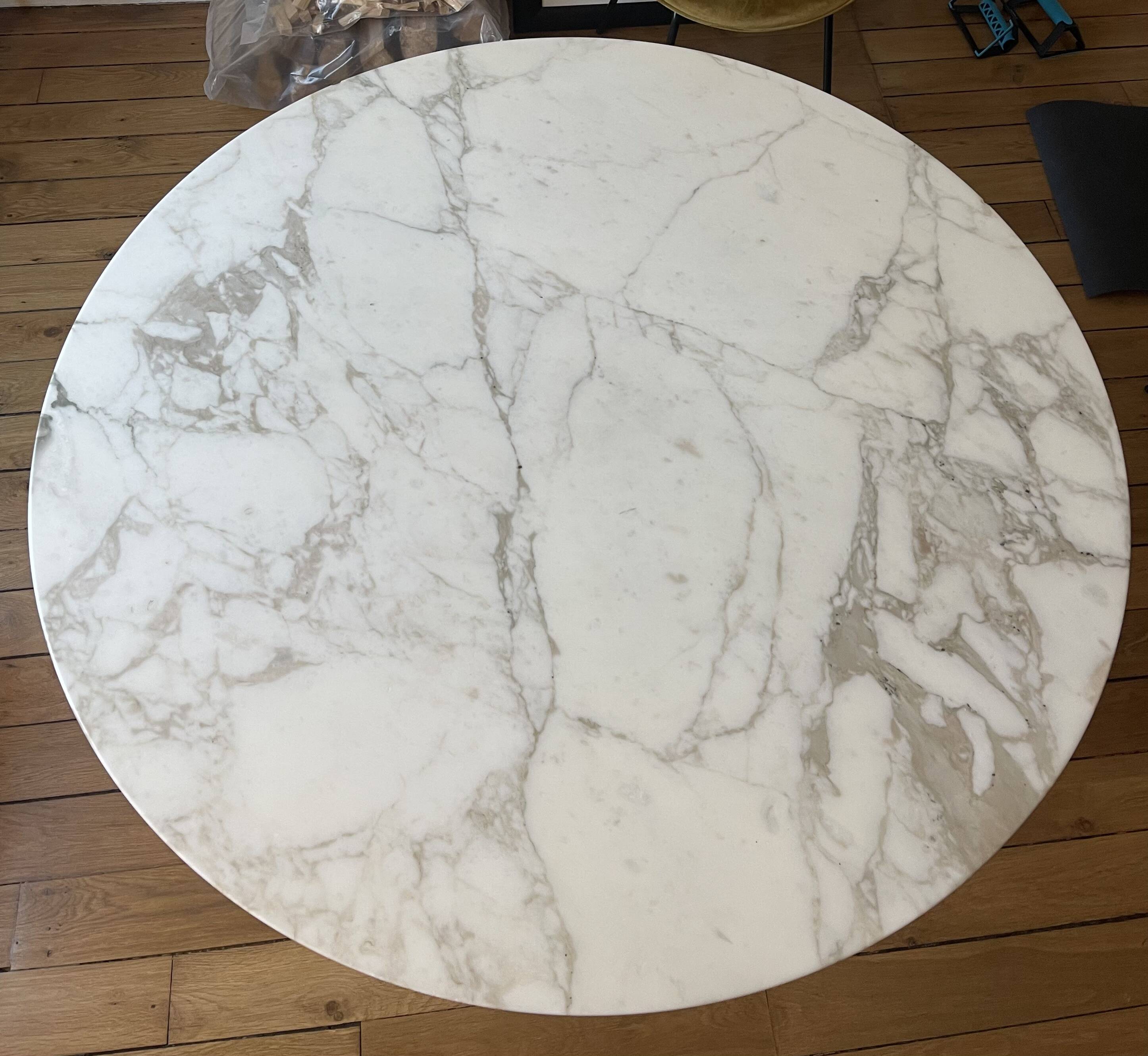 Saarinen marble table 120 cm - 50th anniversary