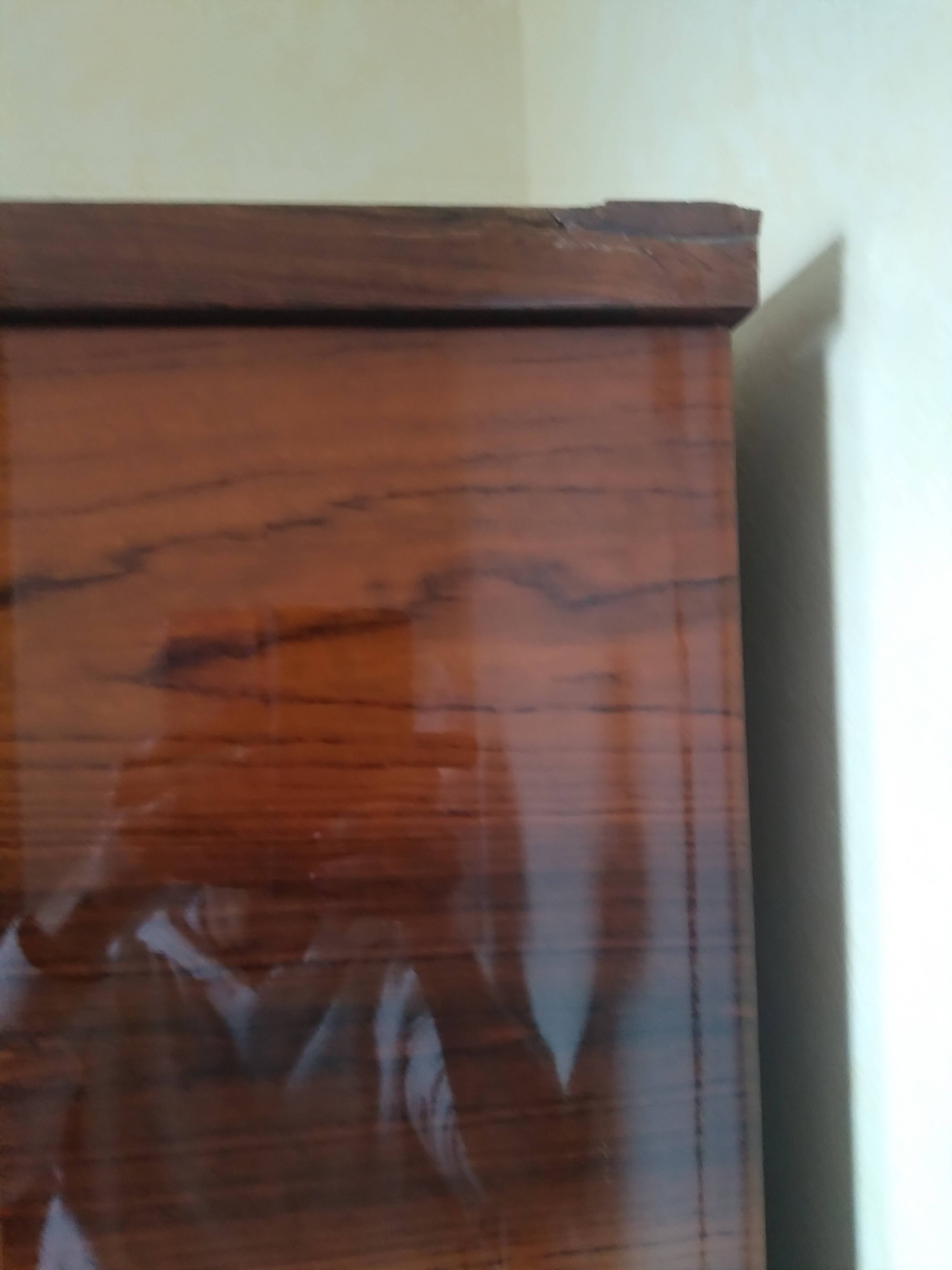 Armoire en bois palissandre laquée marqueterie