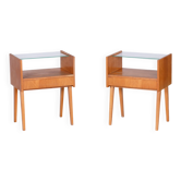 Paire de tables de chevet mid-century modernes en chêne et verre, années 1950