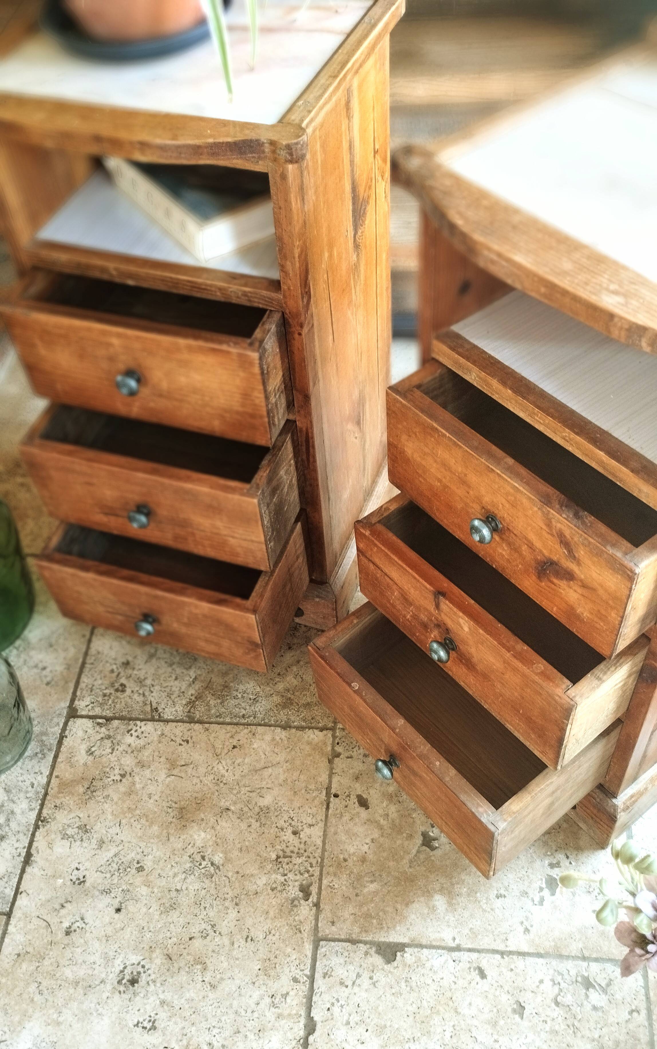 Paire de commodes vintage
