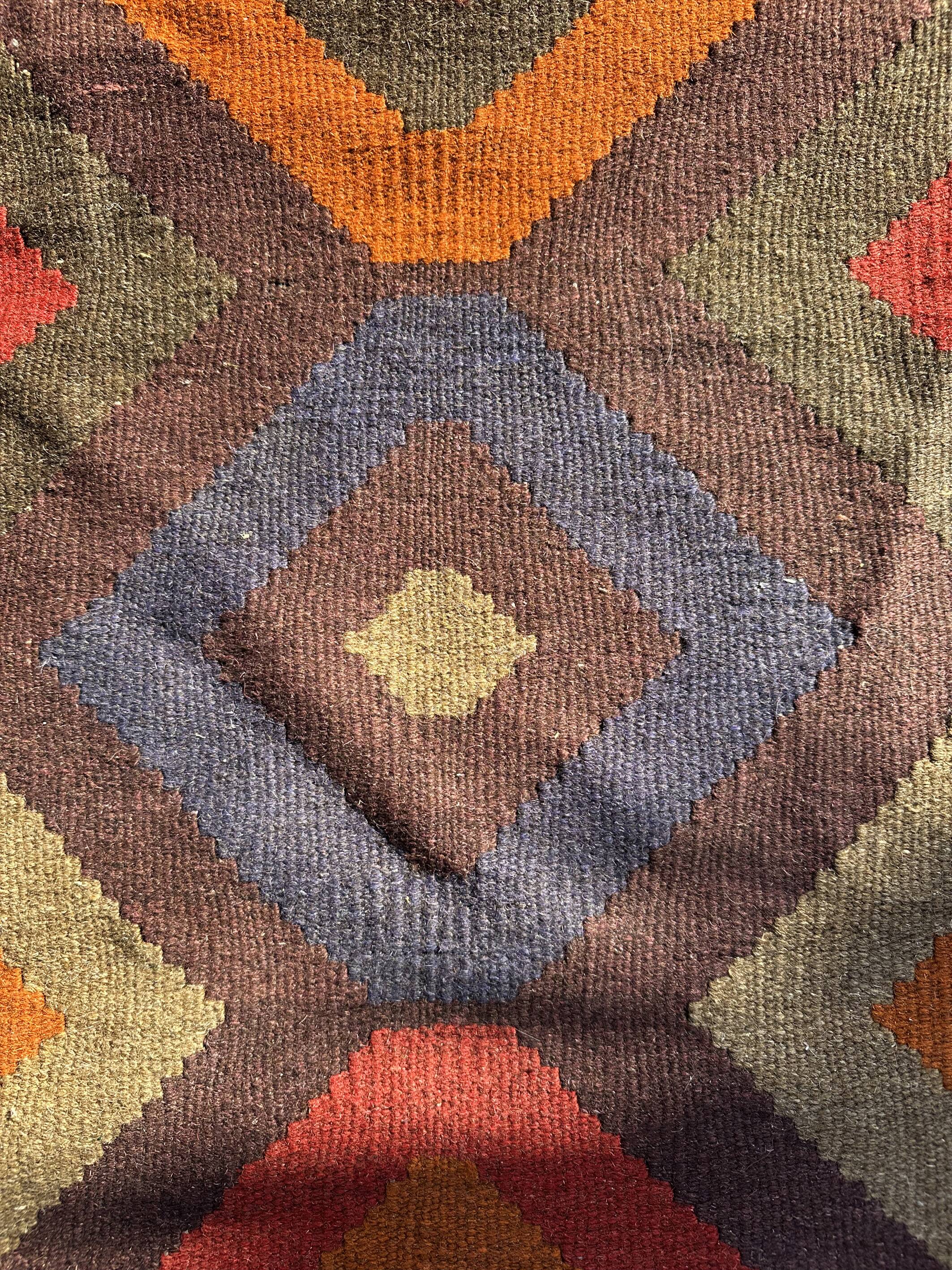Multicoloured artisanal kilim rug 200x156cm. Turkey, 1970s.
