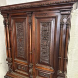 Small Renaissance-style buffet in walnut, 19th century.
