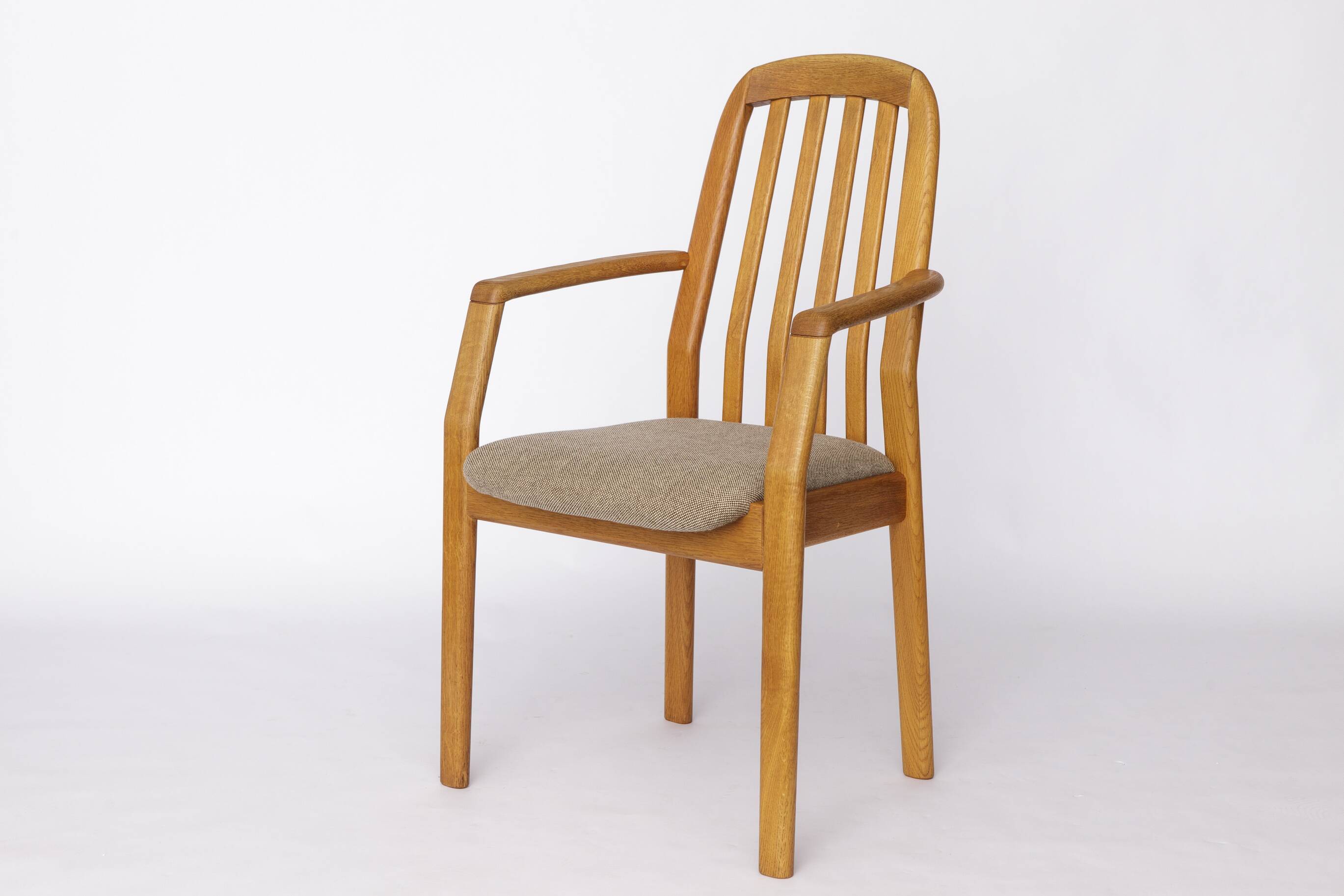 4 Vintage Dyrlund Armchairs in Oak, 1970s | Danish Mid-Century Modern