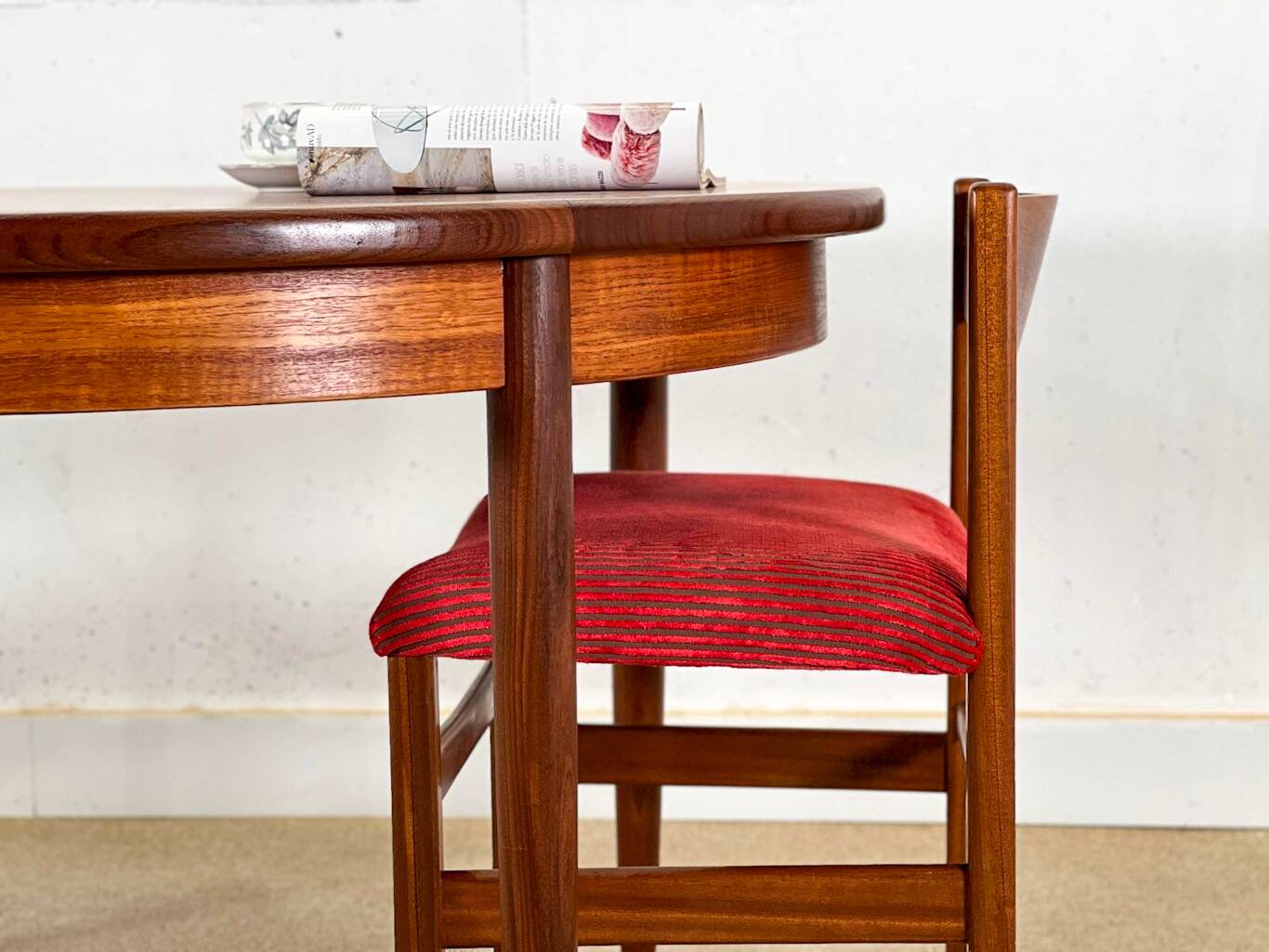 Round extending dining table by GPlan Fresco Collection 1960.