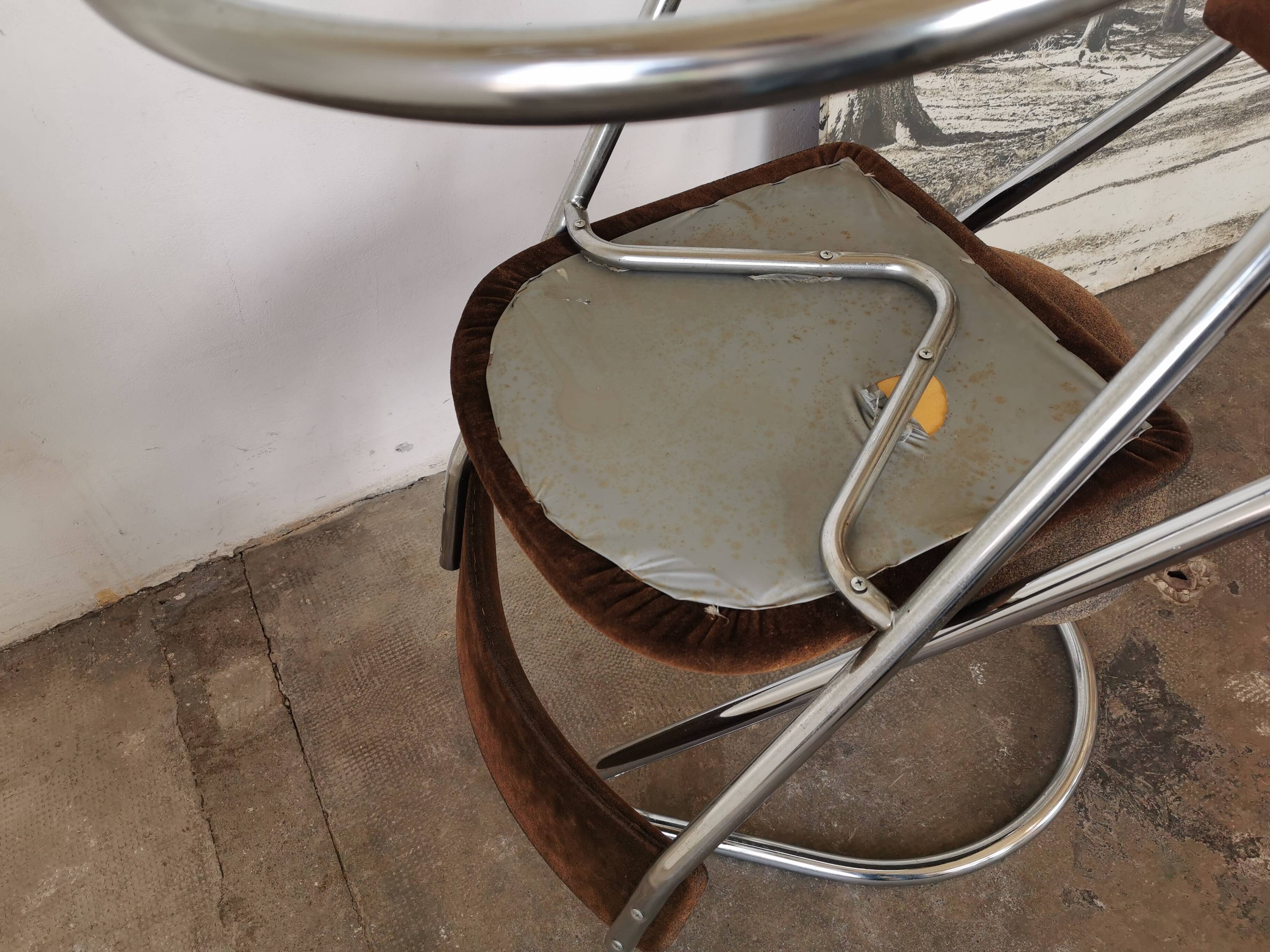 Pair of 1970 cantilever chairs, chrome