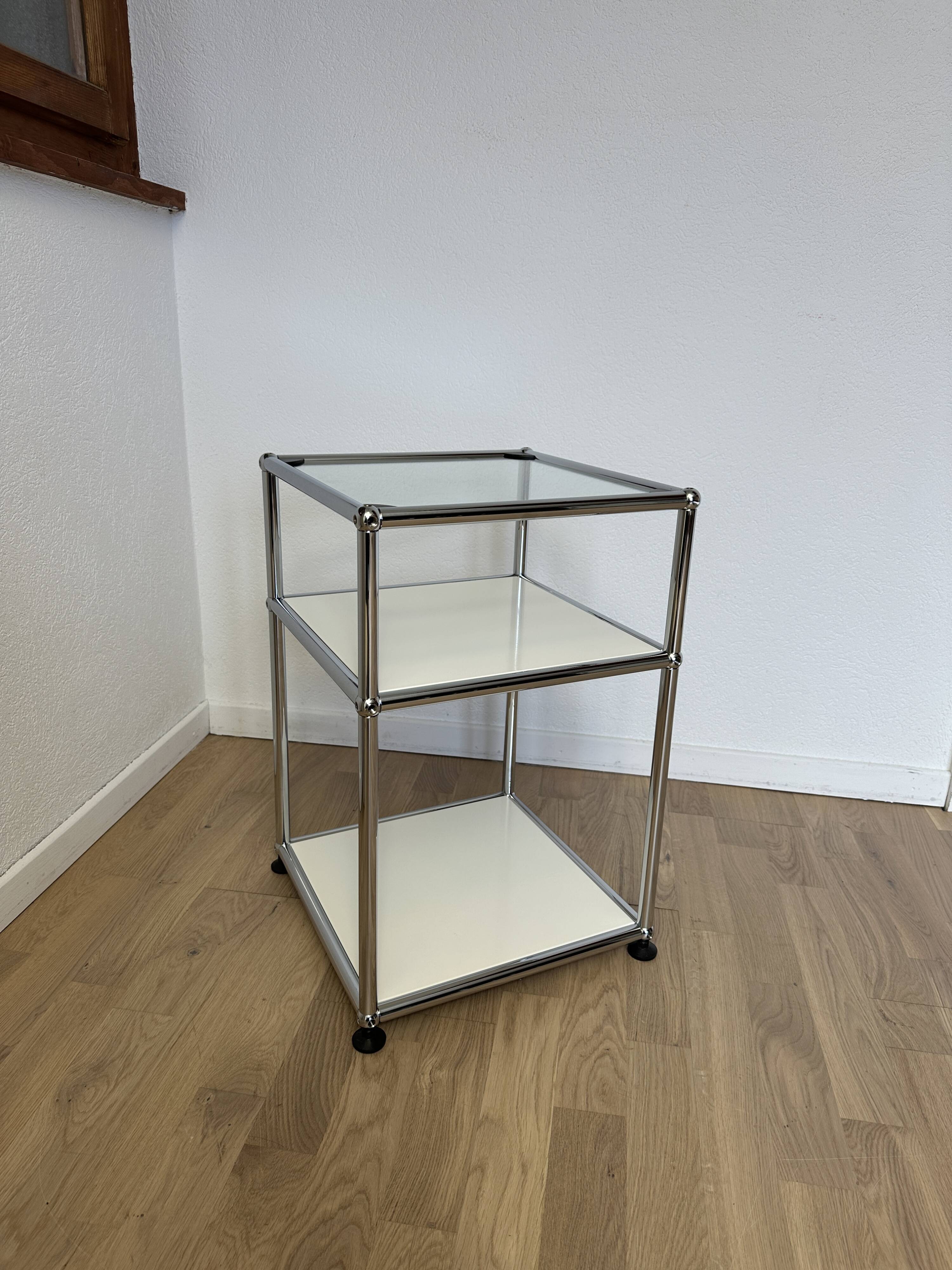 Table d’appoint USM Haller en Blanc Pur et Verre