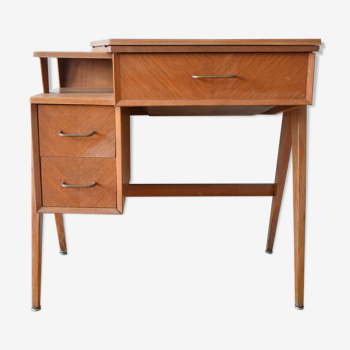 Bureau et sa machine à coudre Singer intégrée,  1962