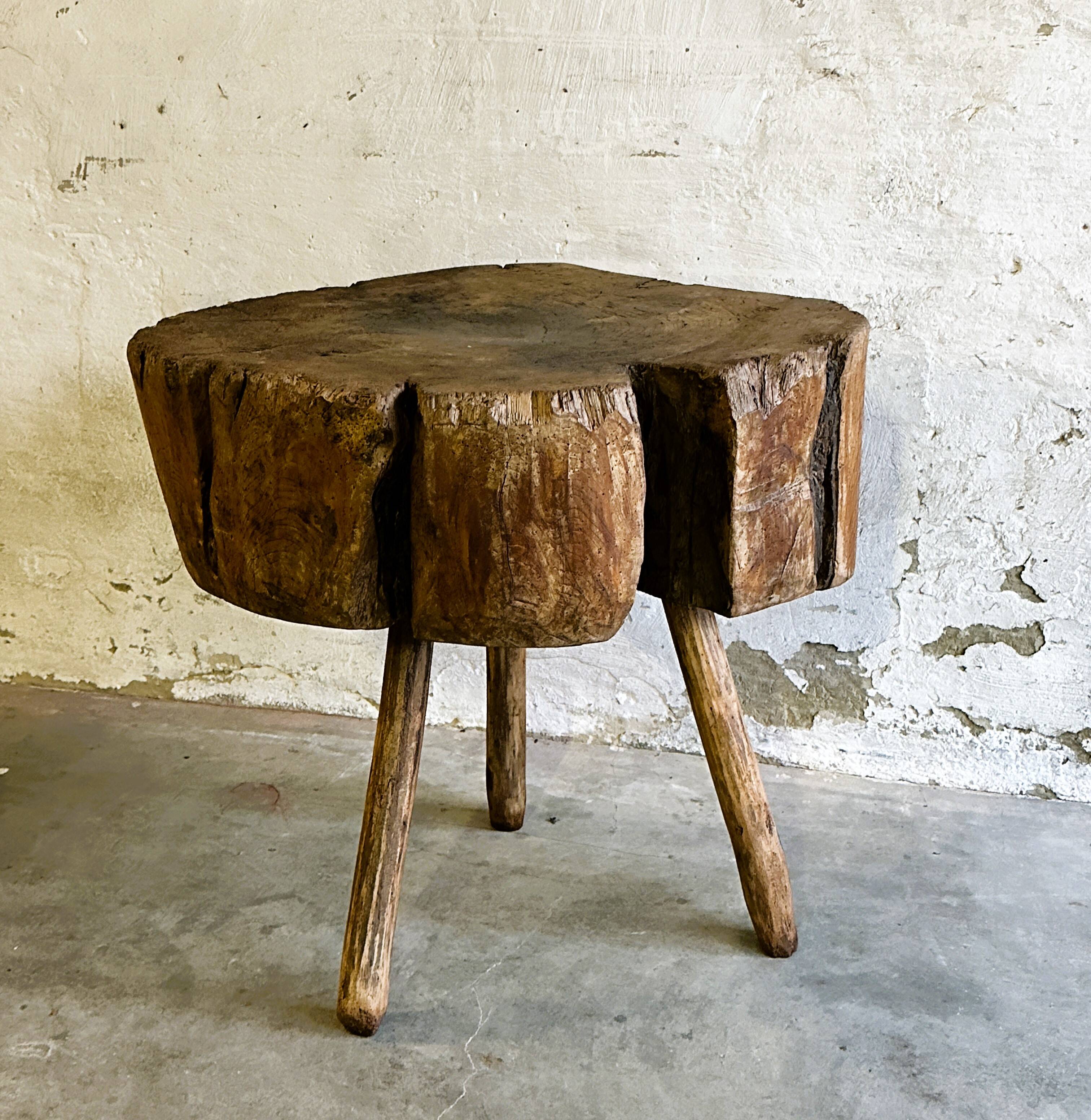 Table d'appoint Art populaire en orme, France XIXe siècle