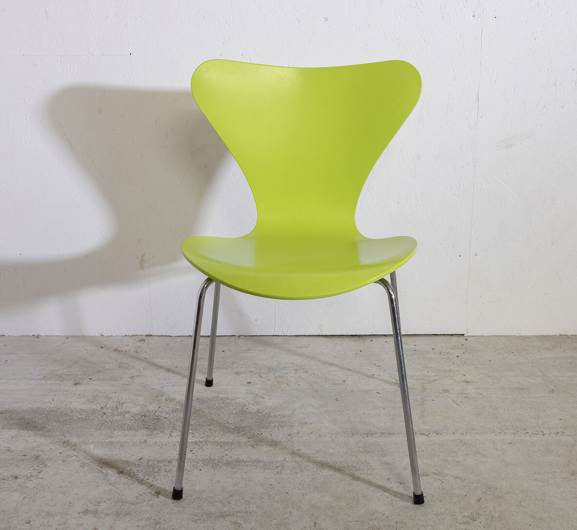 Serie 7 chair by Arne Jacobsen Fritz Hansen edition