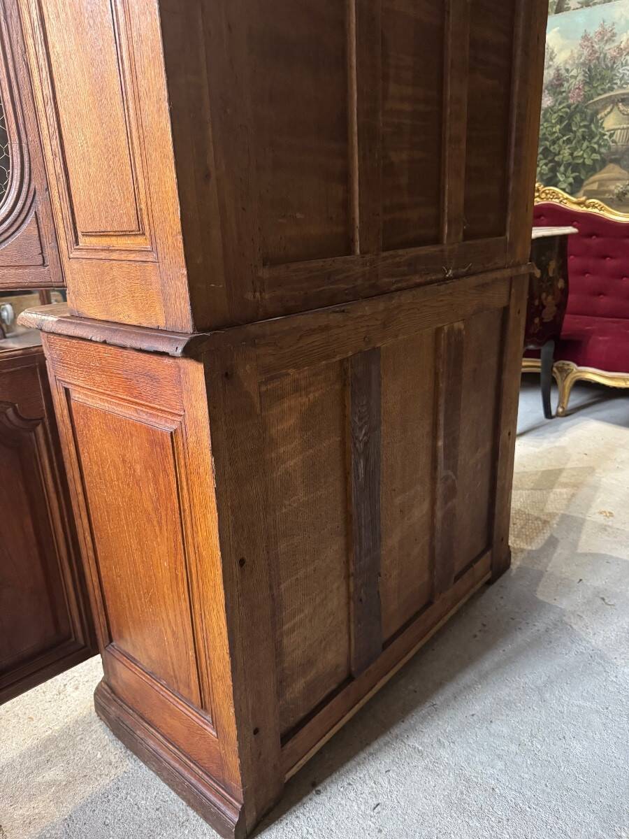 Two-body oak buffet in Louis XIV style from the 19th century.