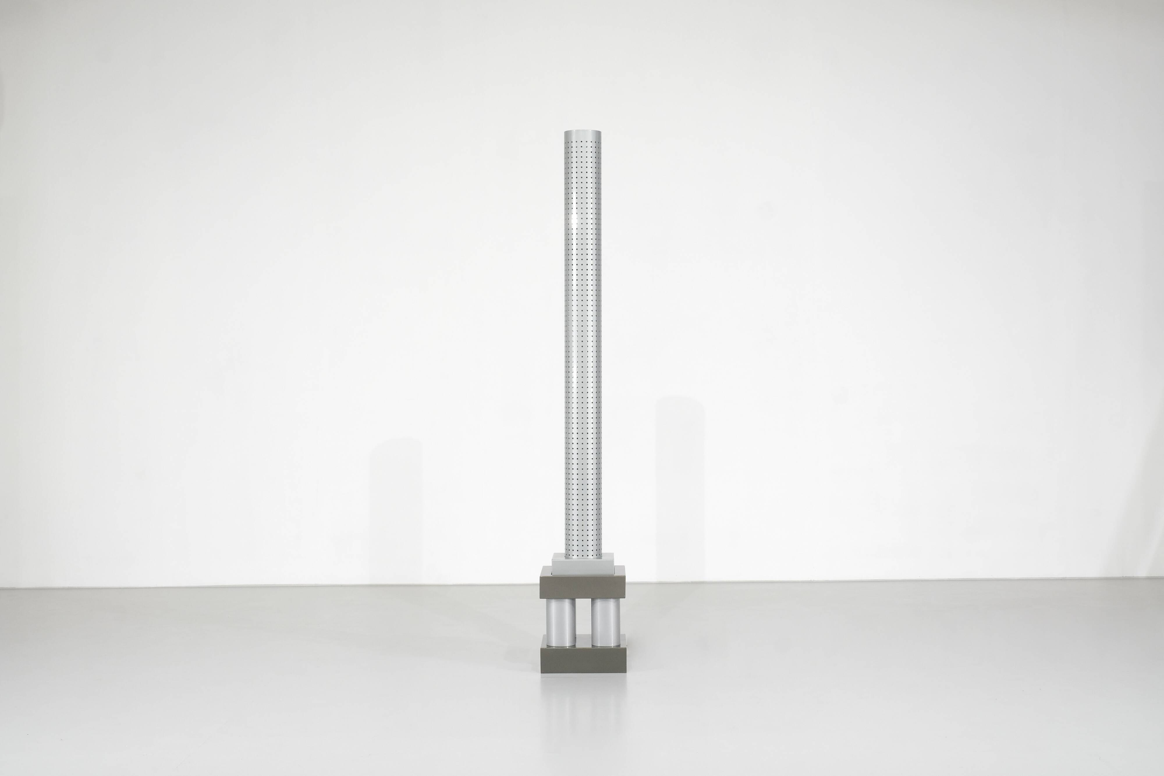 Floor lamp model "Chicago Tribune" in grey and silver enamelled metal, with