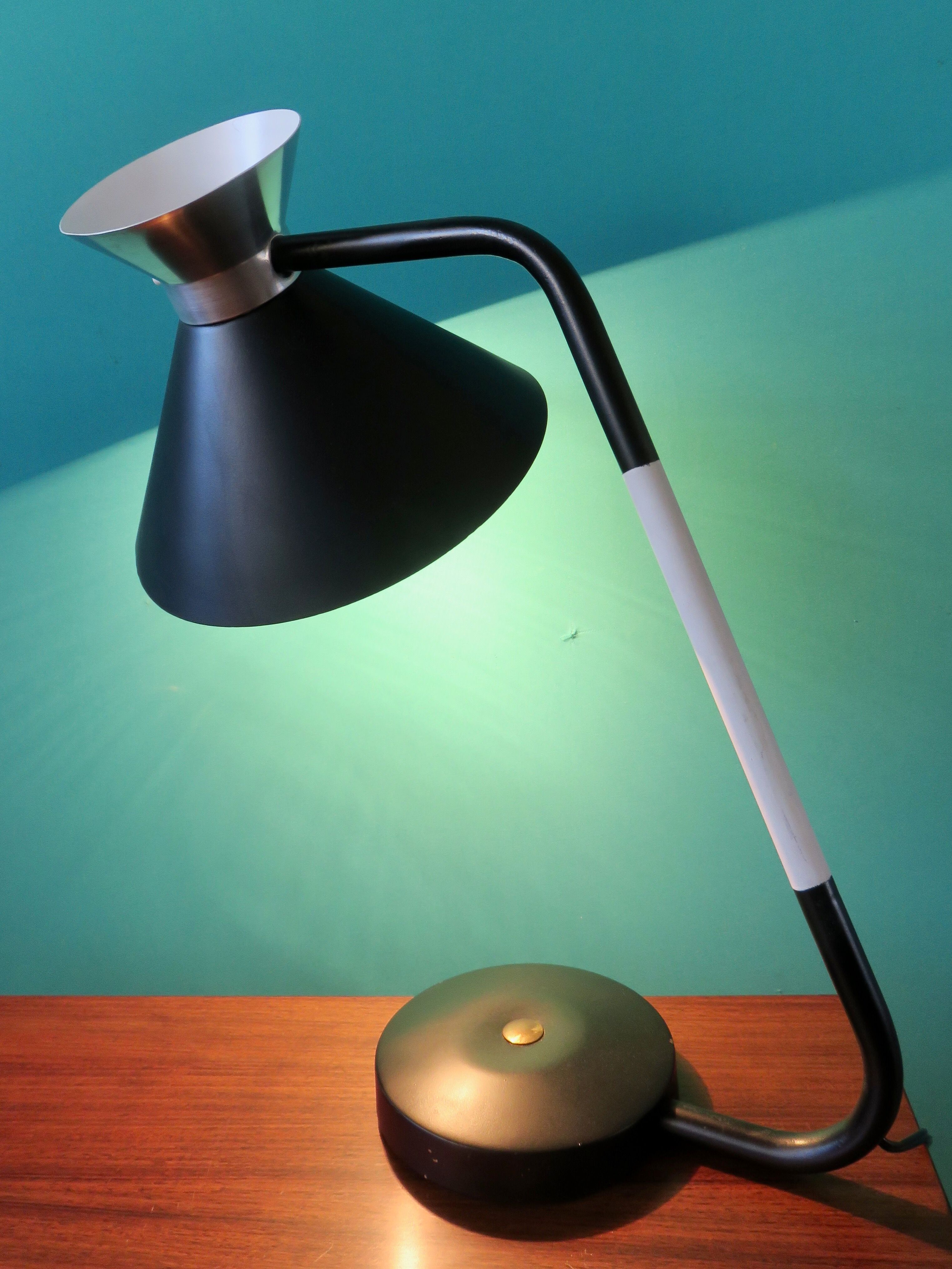 Modernist black and white "Jumo" desk lamp. Modernis France 1950
