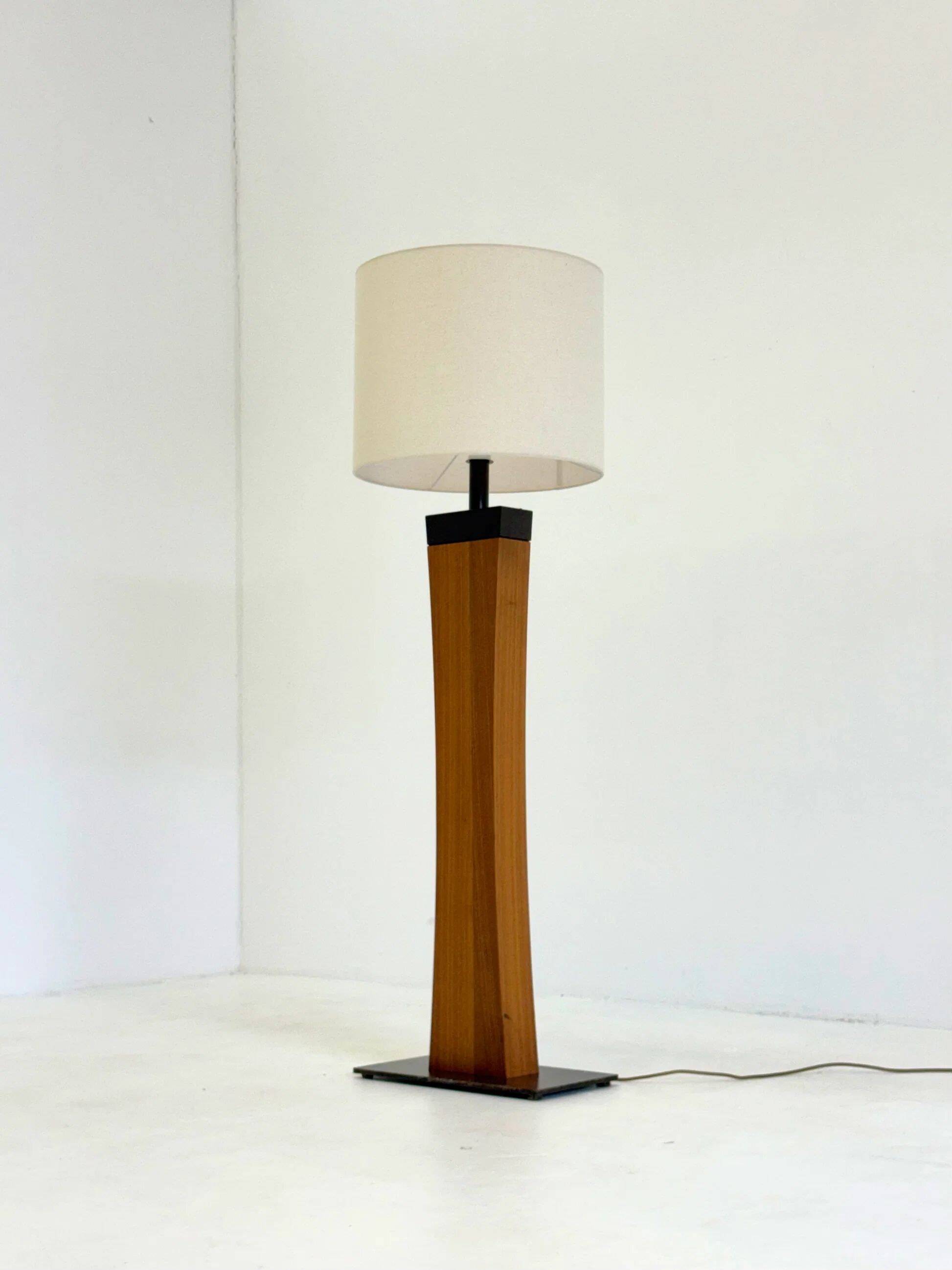 Lampe de sol en teck des années 50 italienne