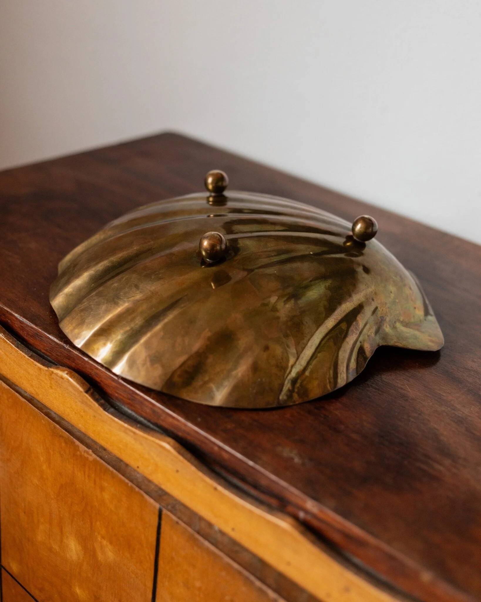 Renzo Cassetti Vintage Brass Shell Bowl with golden patina – Handcrafted Italy 1960s