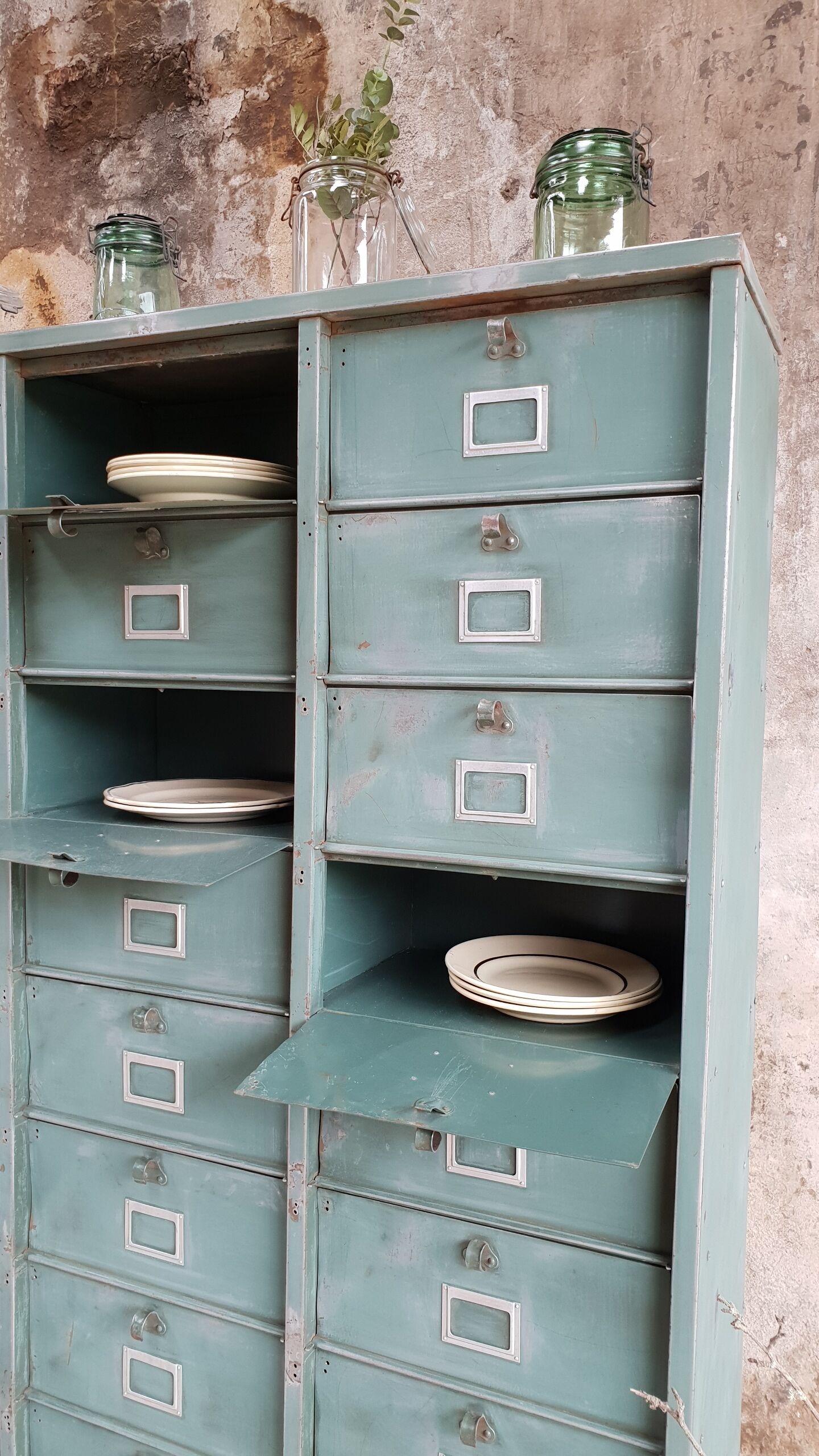 Strafor valve cabinet