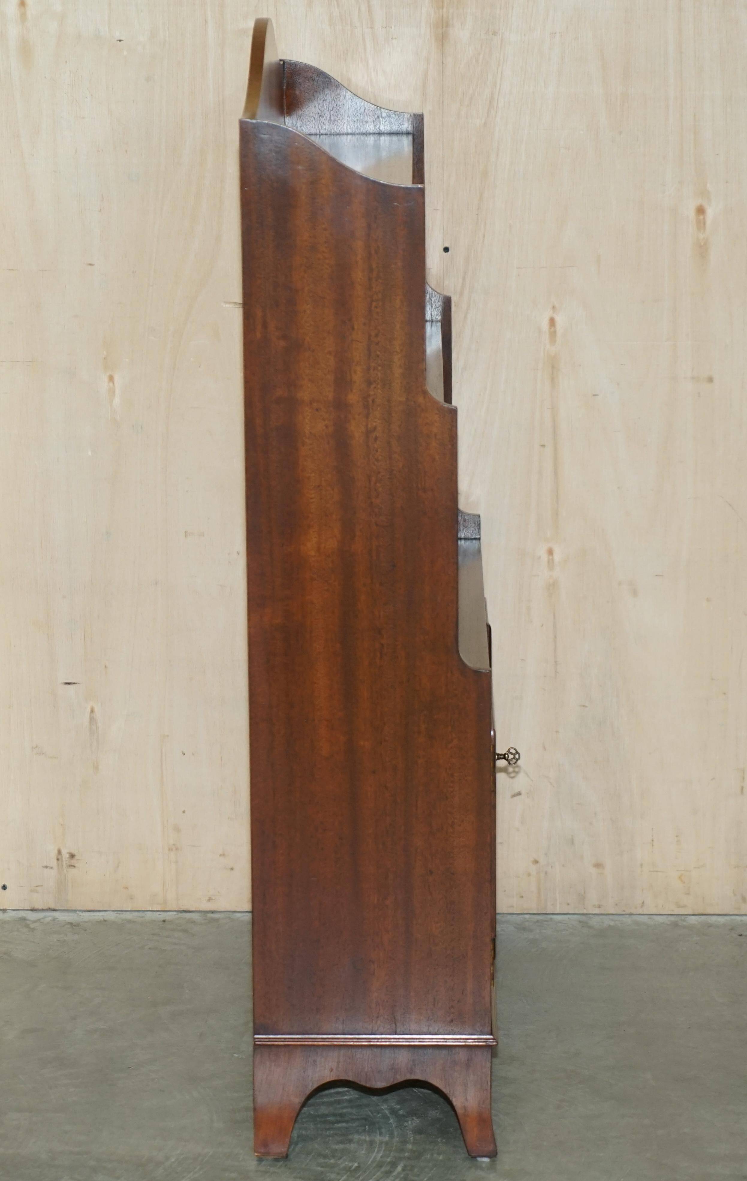 Pair of Open Low Bookcases in Flamed Mahogany
