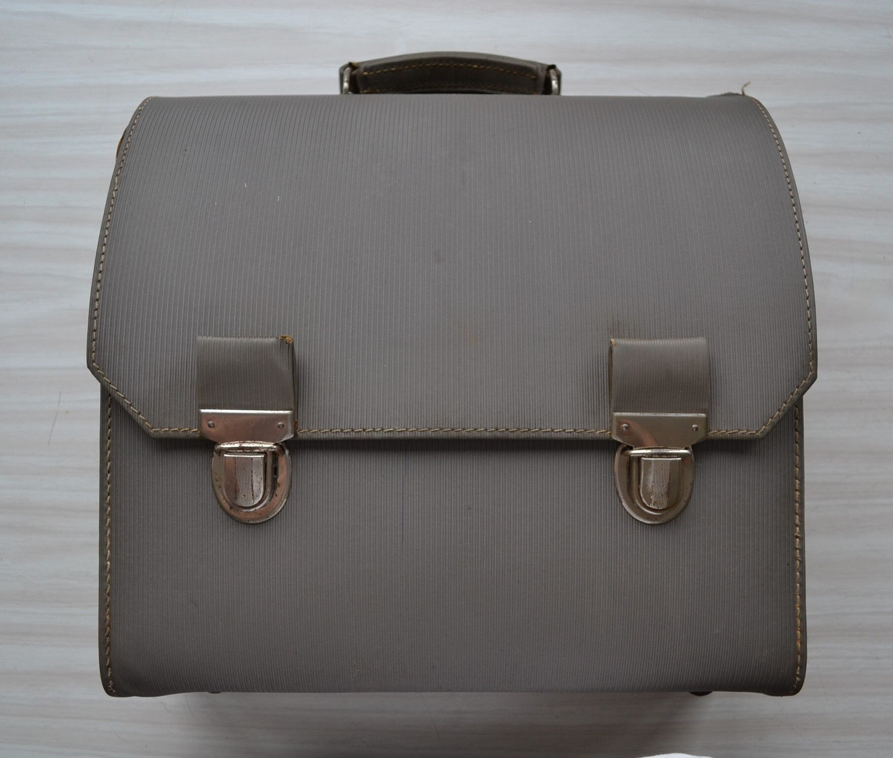 Japy portable metal anthracite 1960 portable writing machine