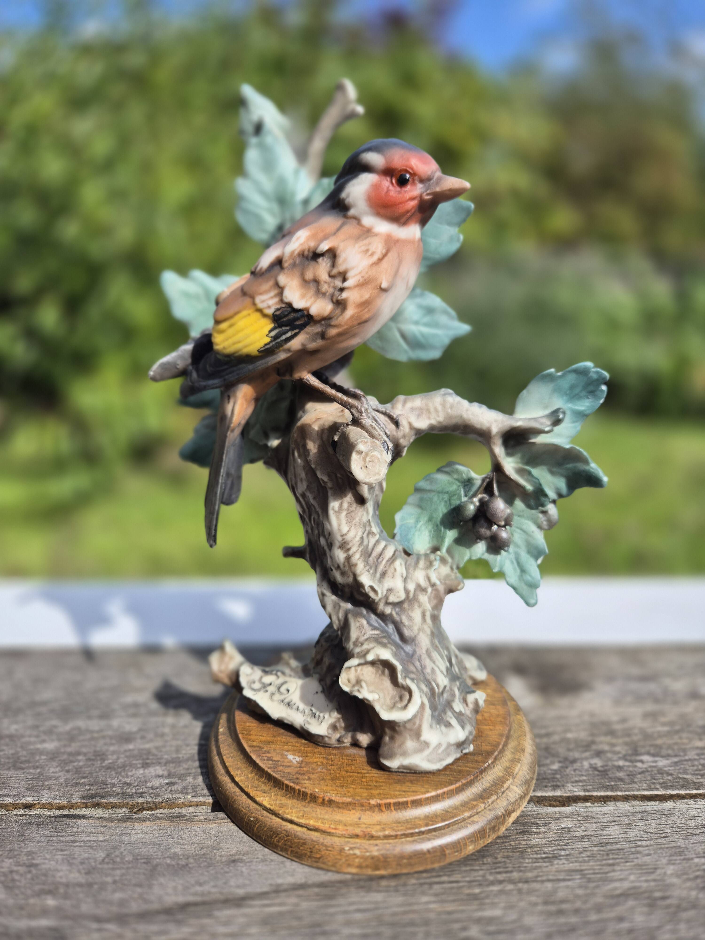 Superb porcelain bird figurine by Giuseppe Armani (Florence, Italy)