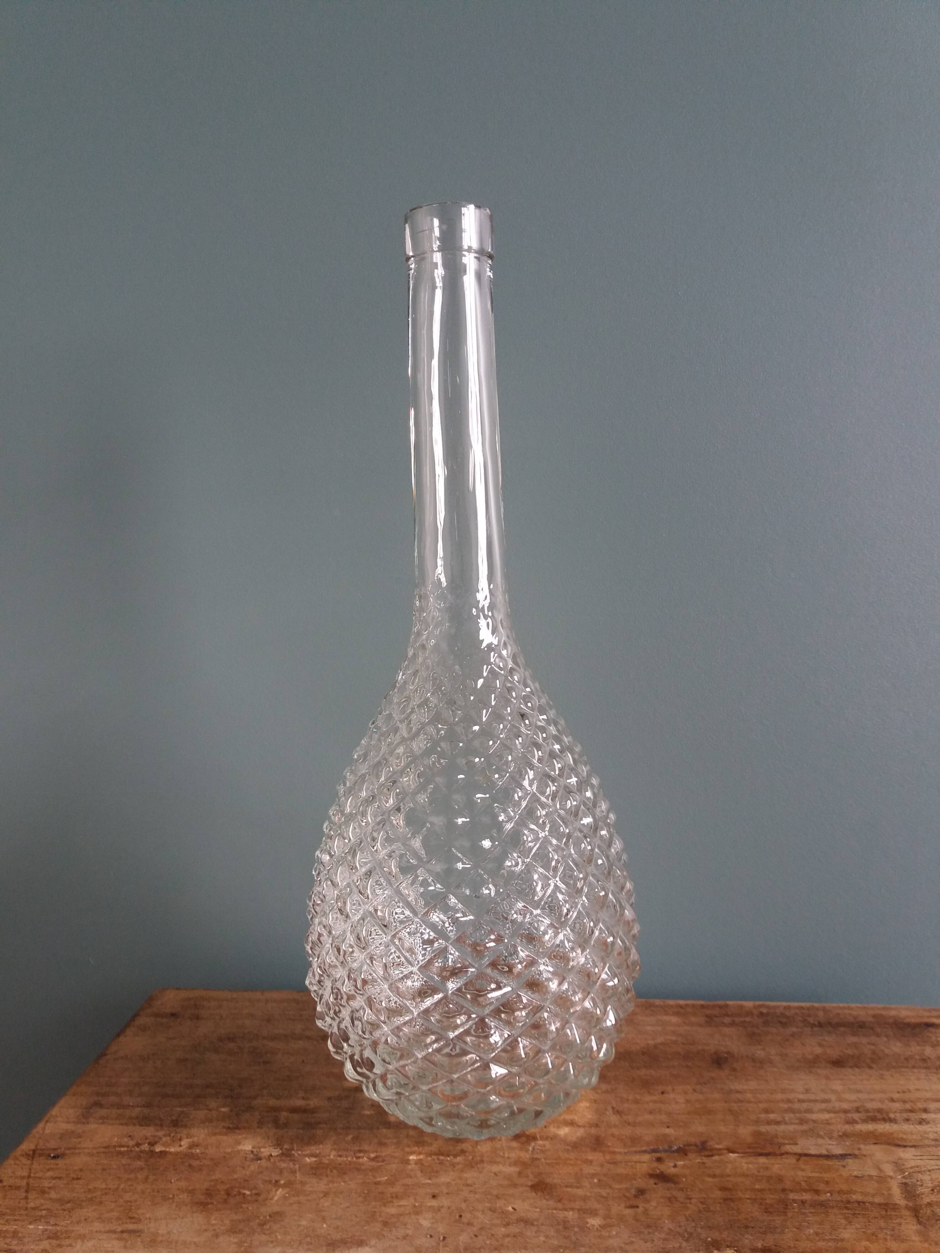 Glass bottle carafe with pineapple diamond tip decoration