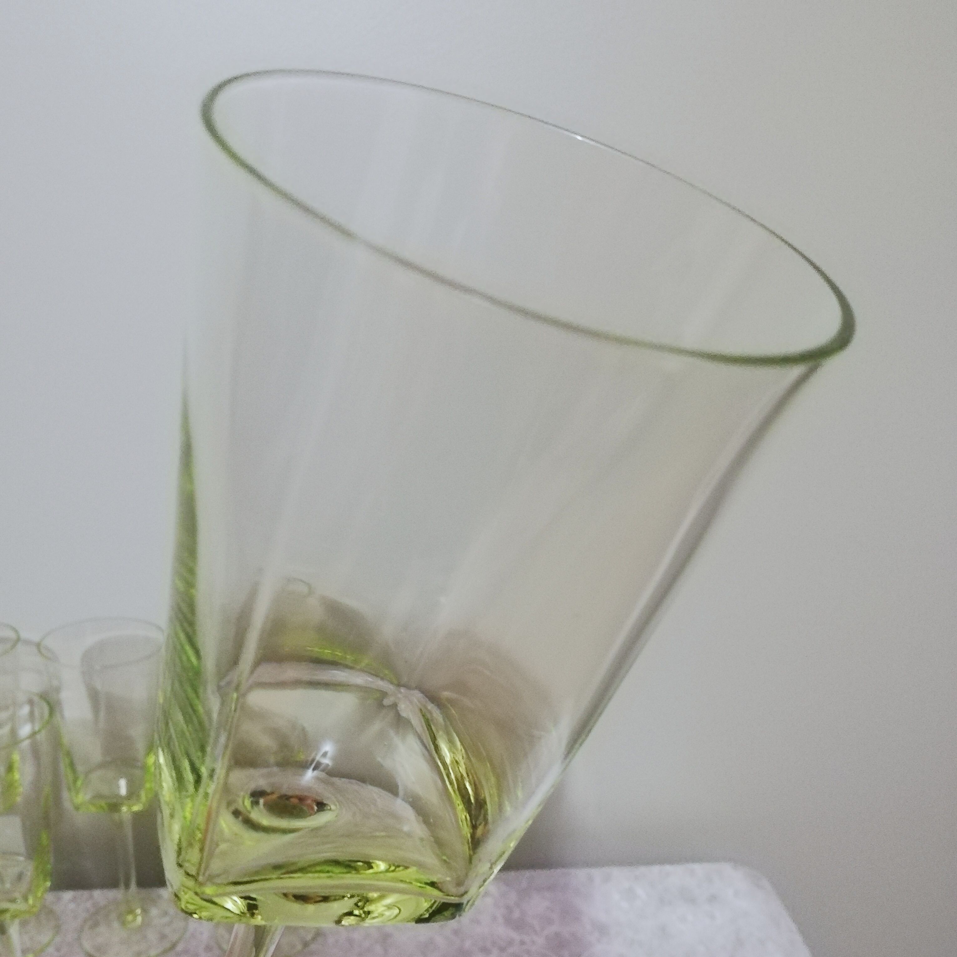 7 stemmed glasses 375ml
