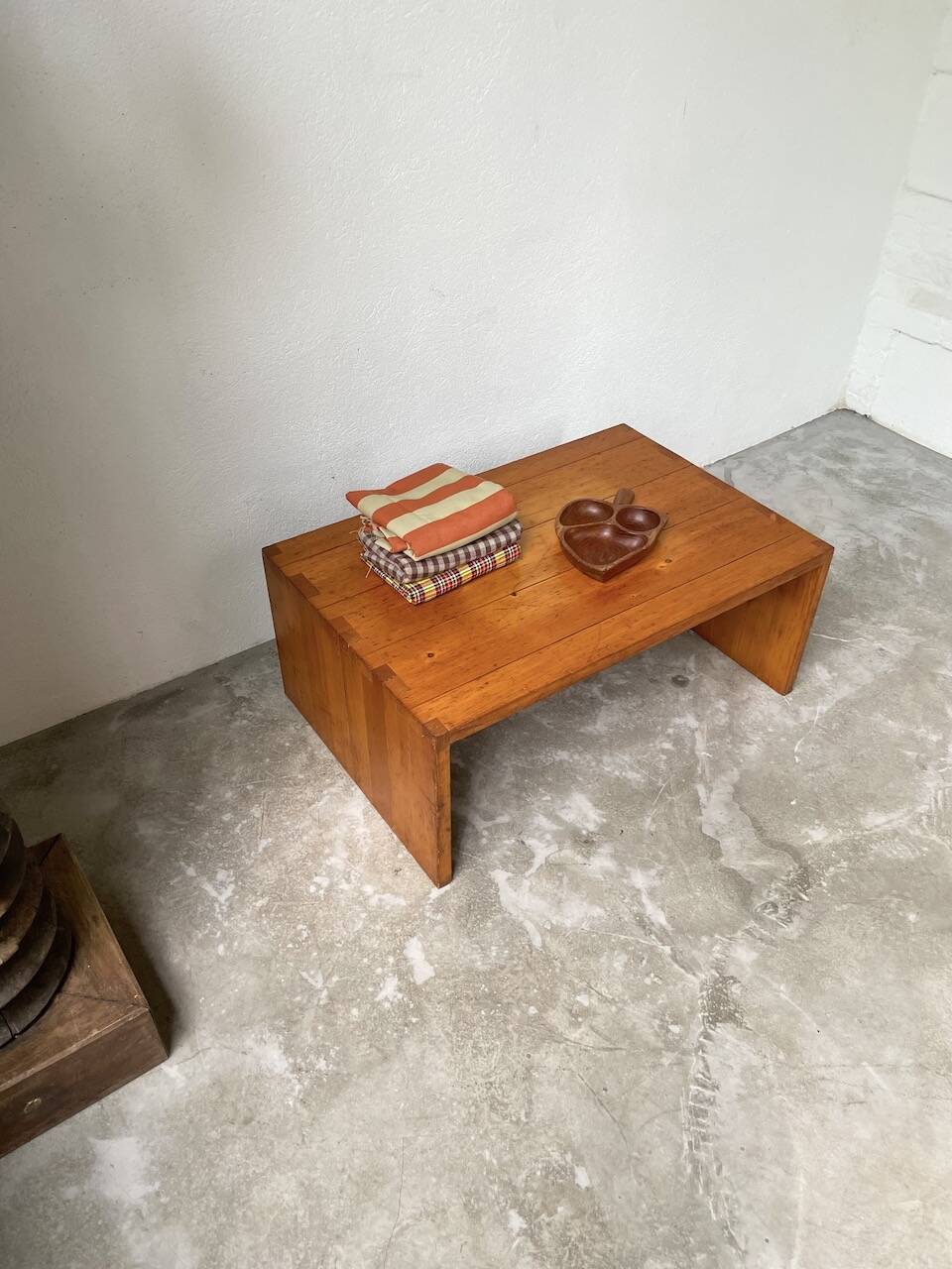 Maison Regain pine coffee table