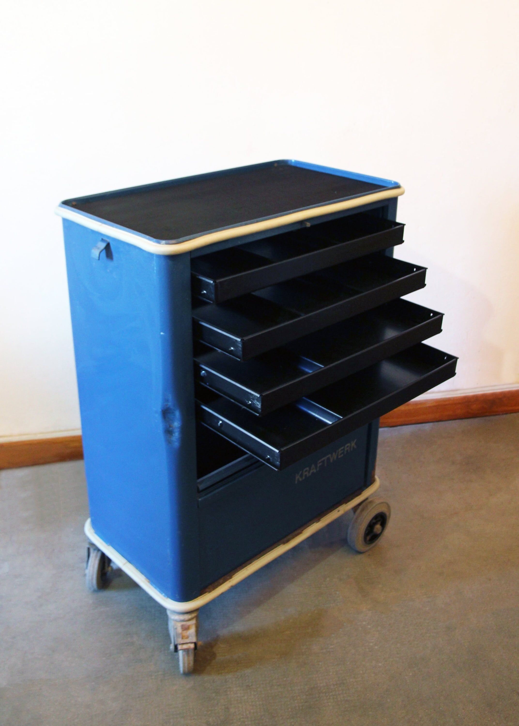 Servant / Industrial workshop bar