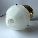 Lampe de table décorative en laiton et verre laiteux, vintage