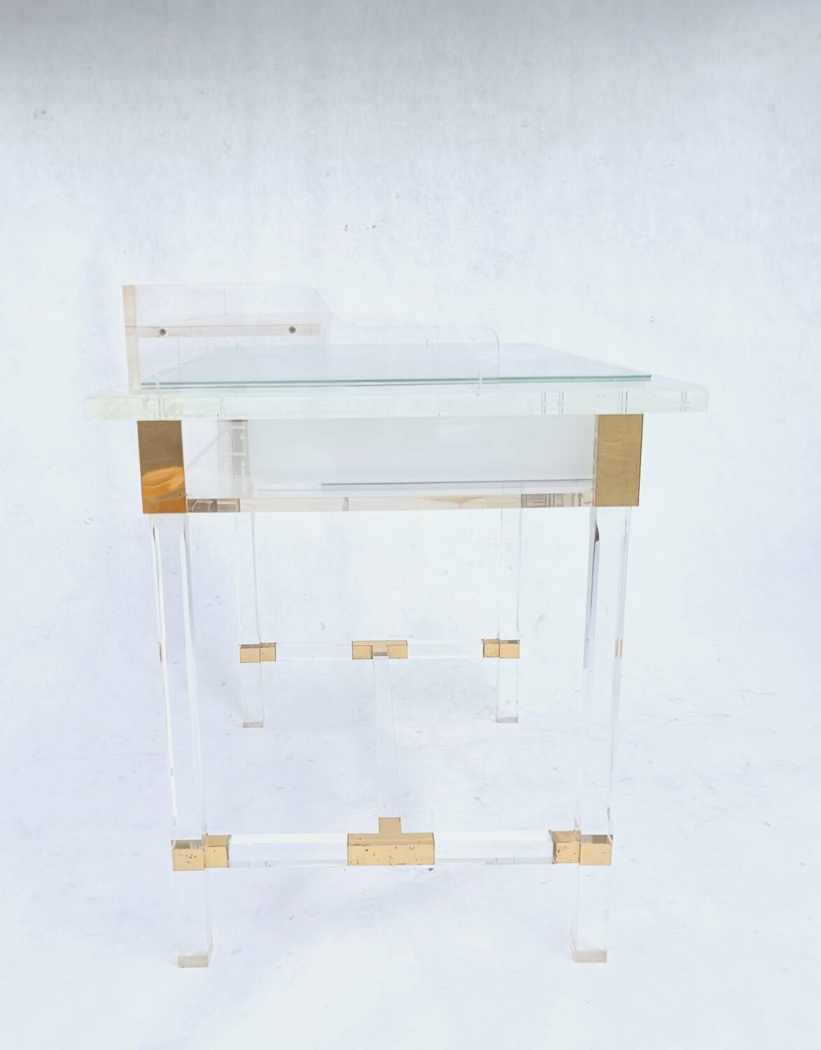 Bureau en verre acrylique et laiton par Charles Hollis Jones