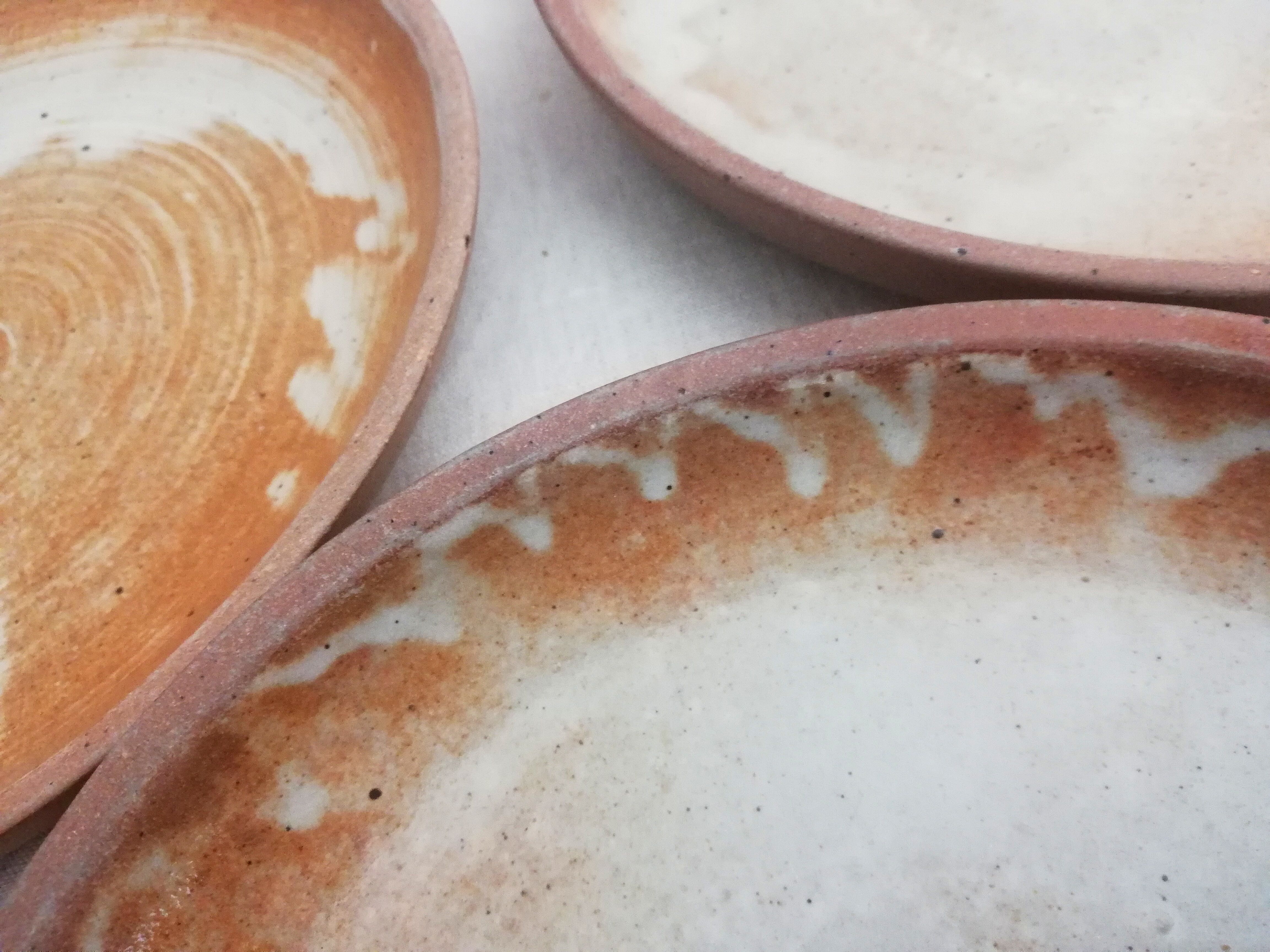 Service 18 flat plates in artisanal stoneware 60s
