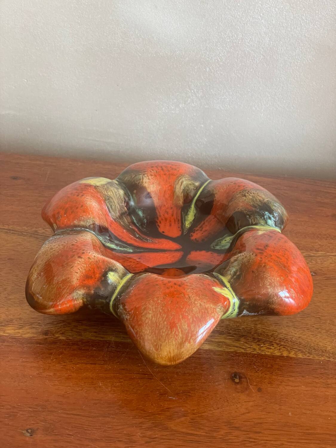 Vallauris flower emptier