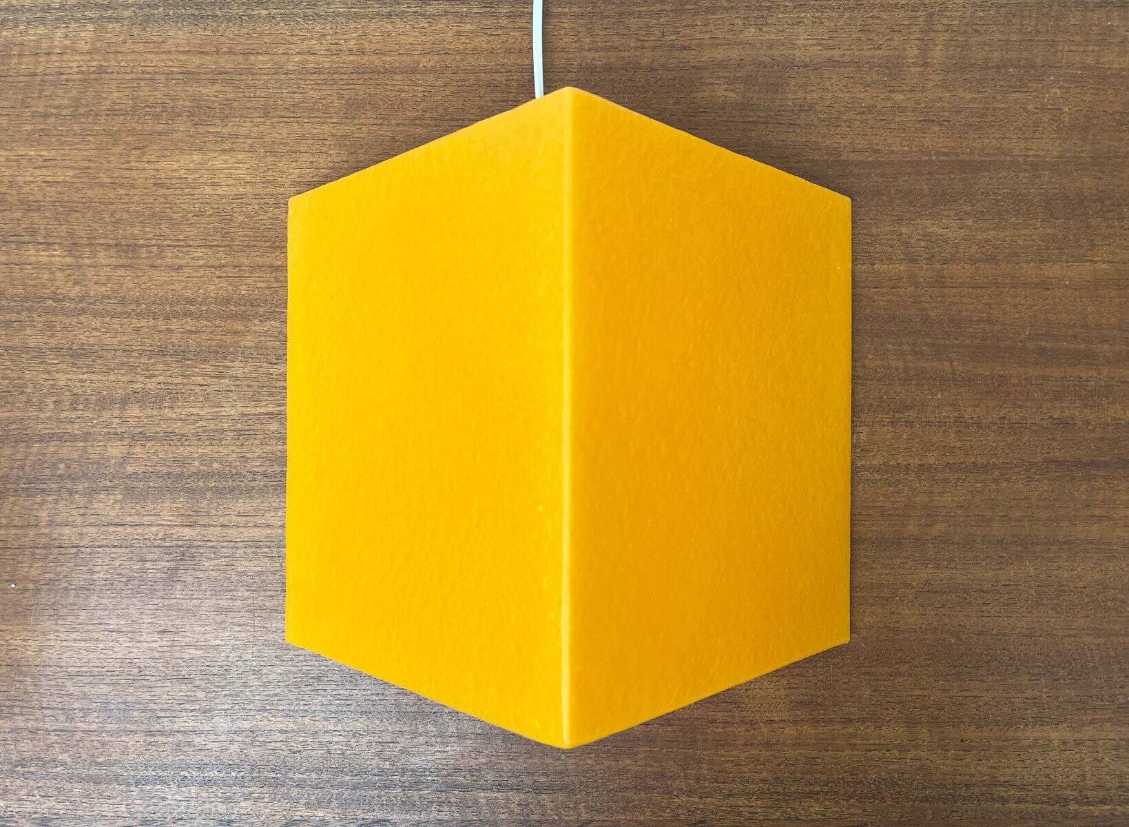 Lampe de sol ou de table en forme de prisme orange postmoderne de Heico, années 1980.