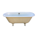 Cast iron bathtub on legs