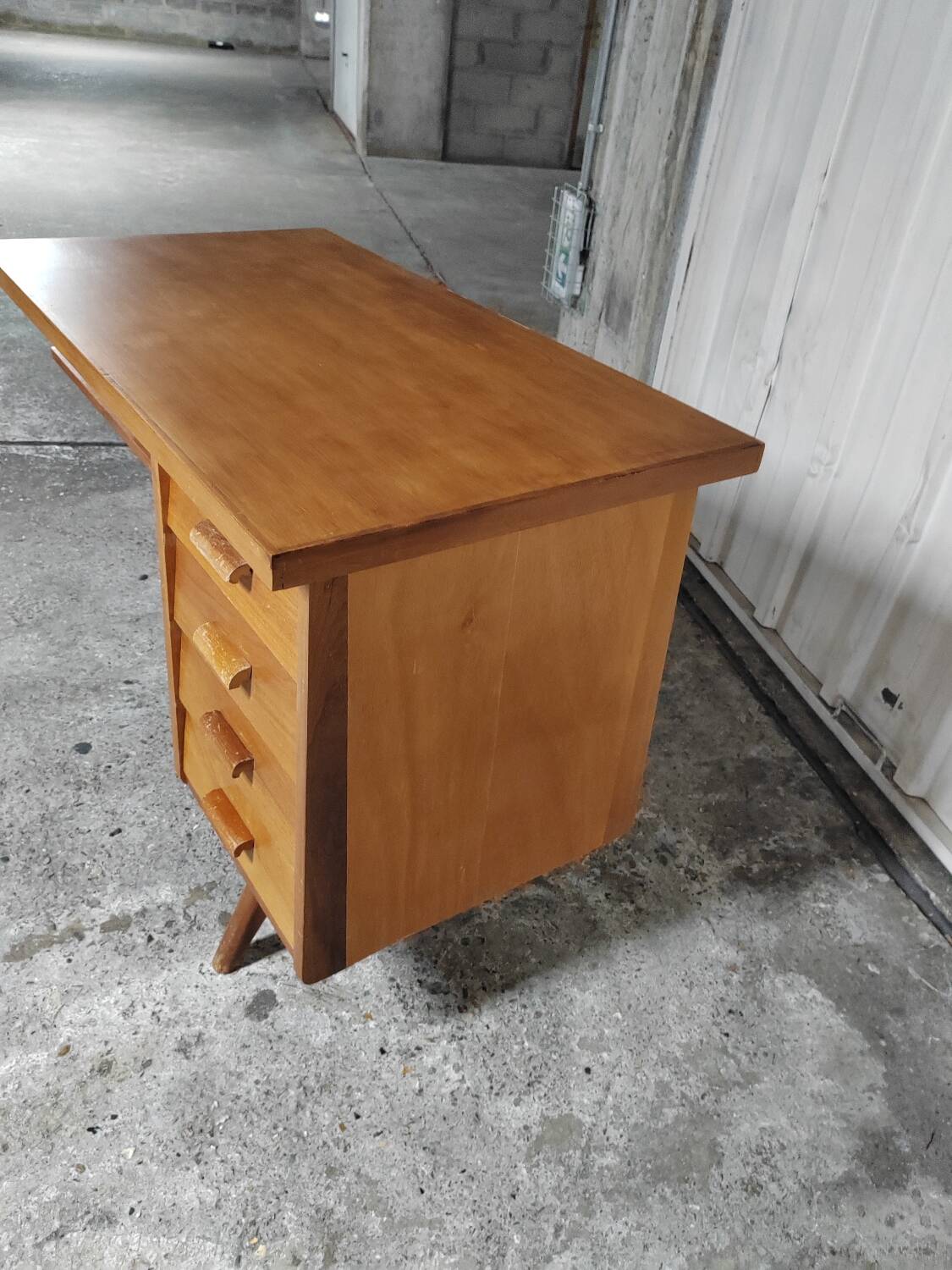 Vintage tripod desk