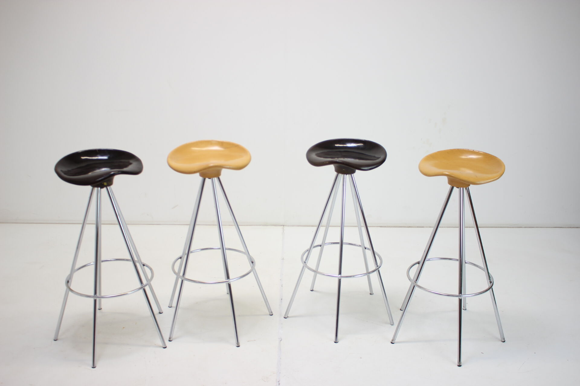 Set of Four Beech Jamaica Bar Stools by Pepe Cortés, 1990s