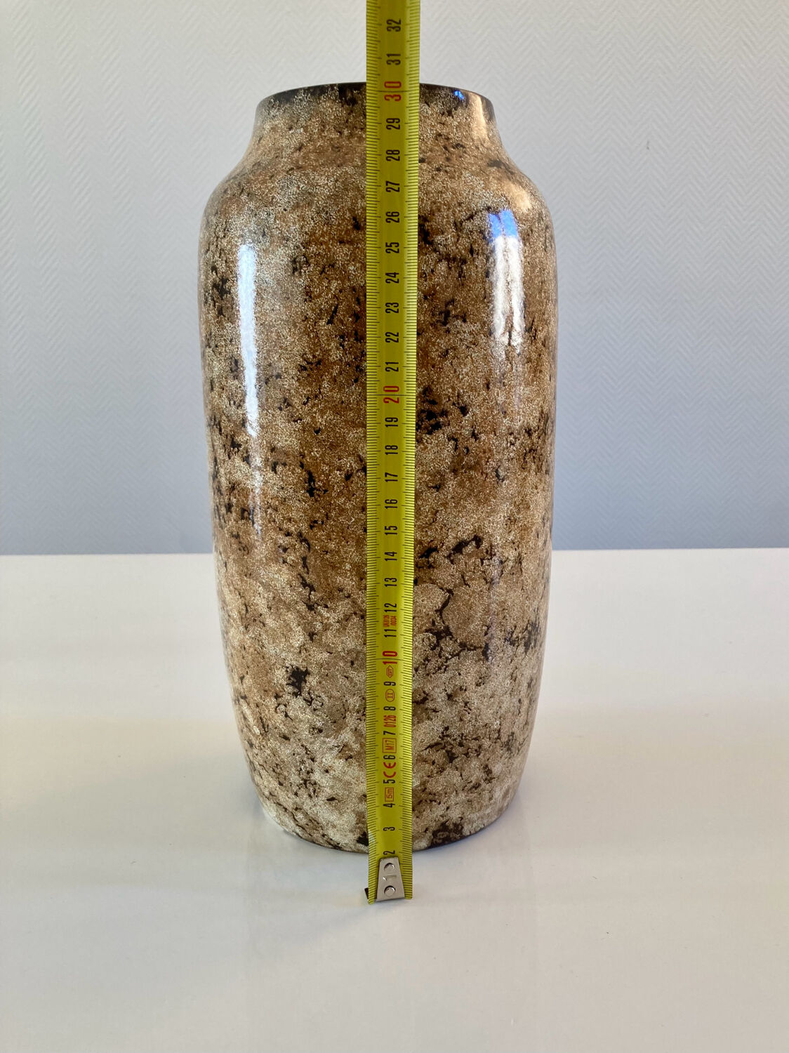 Marbled effect vase in Lunéville earthenware