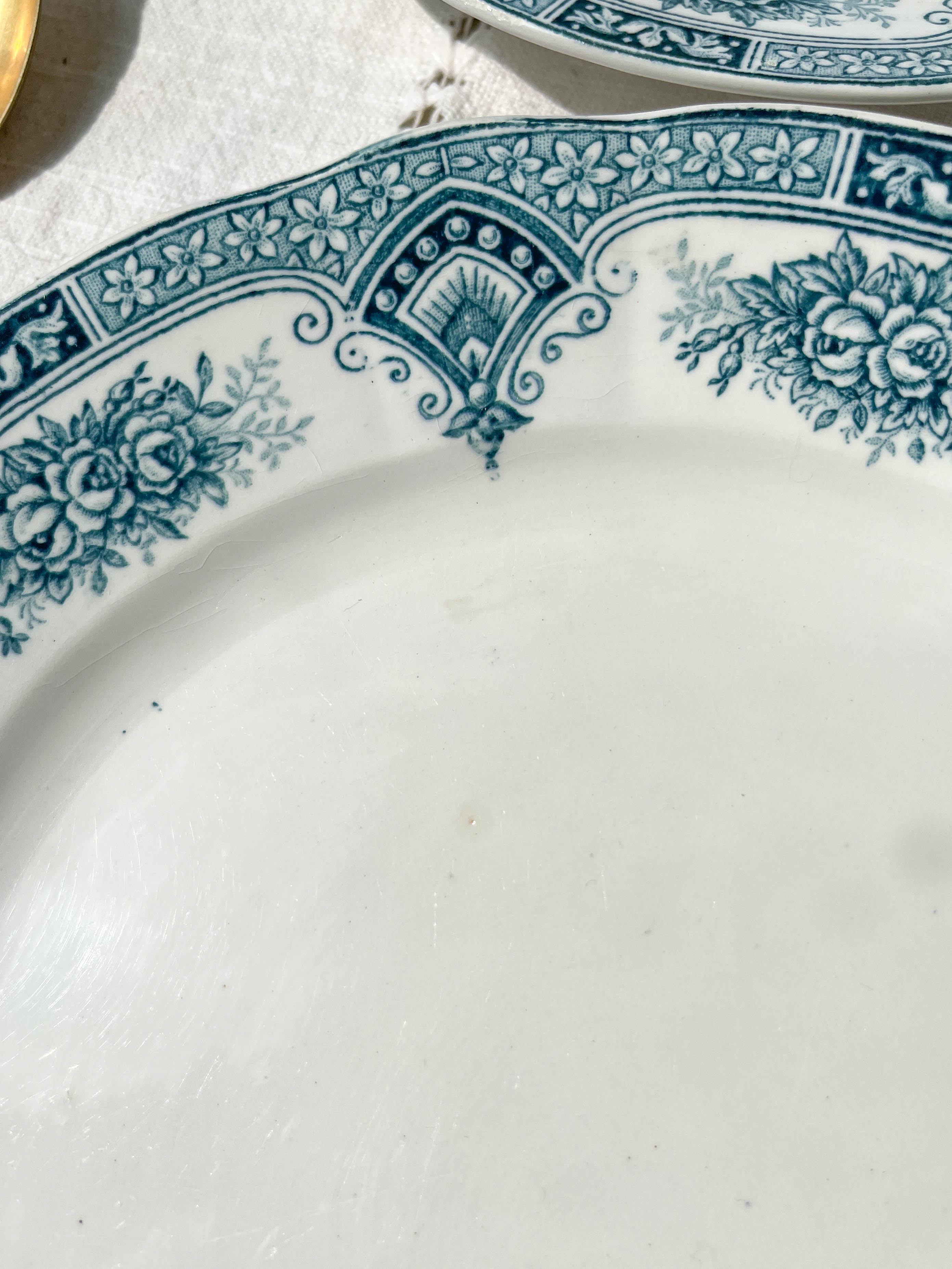 6 vintage flat plates iron earth onnaing model "spring"