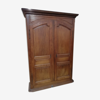 Armoire en noyer 18e