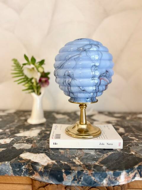 Small Art Deco lamp in marbled opaline.