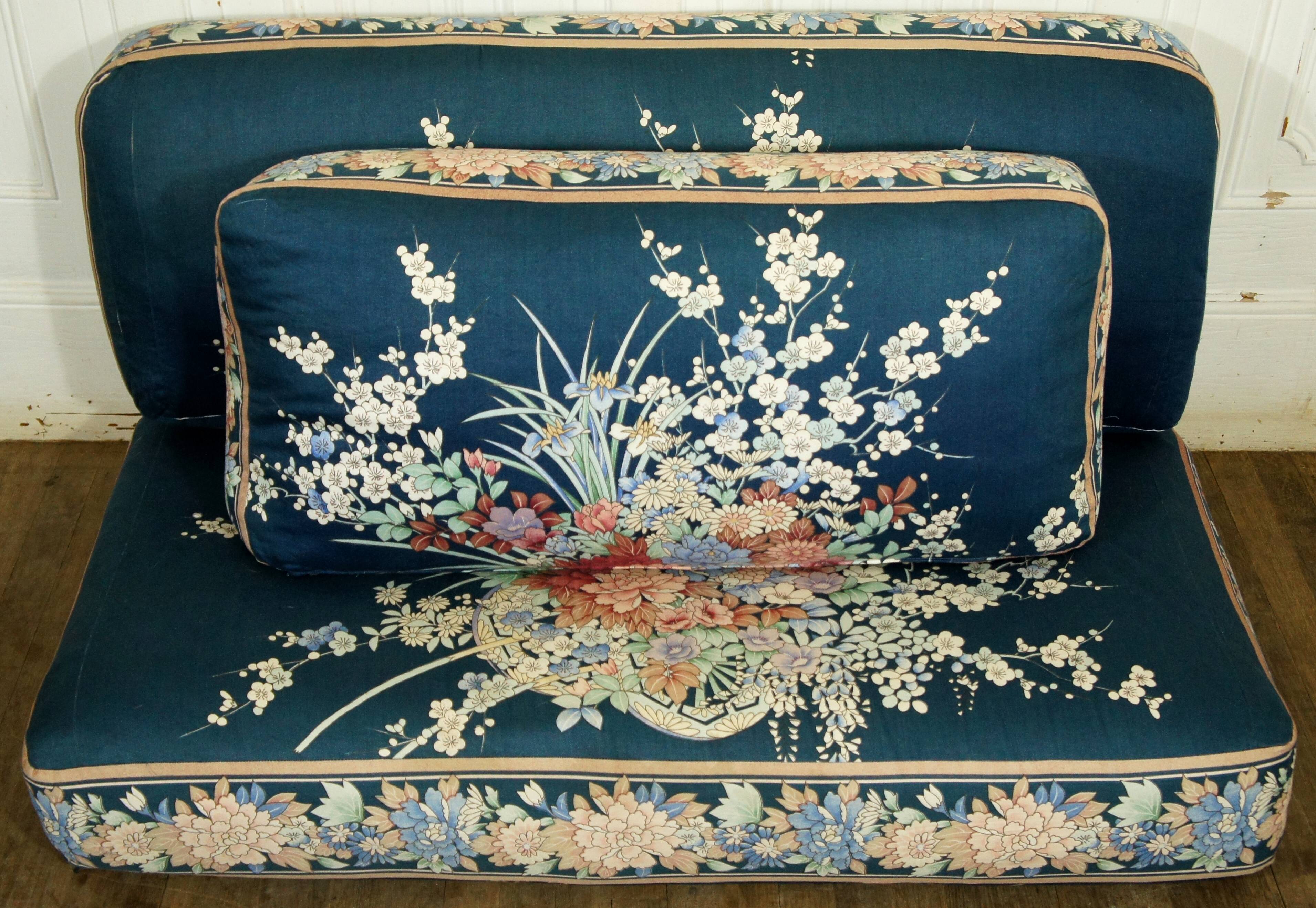 Canapé matelas de sol "bohème" en coton fleuri satiné
